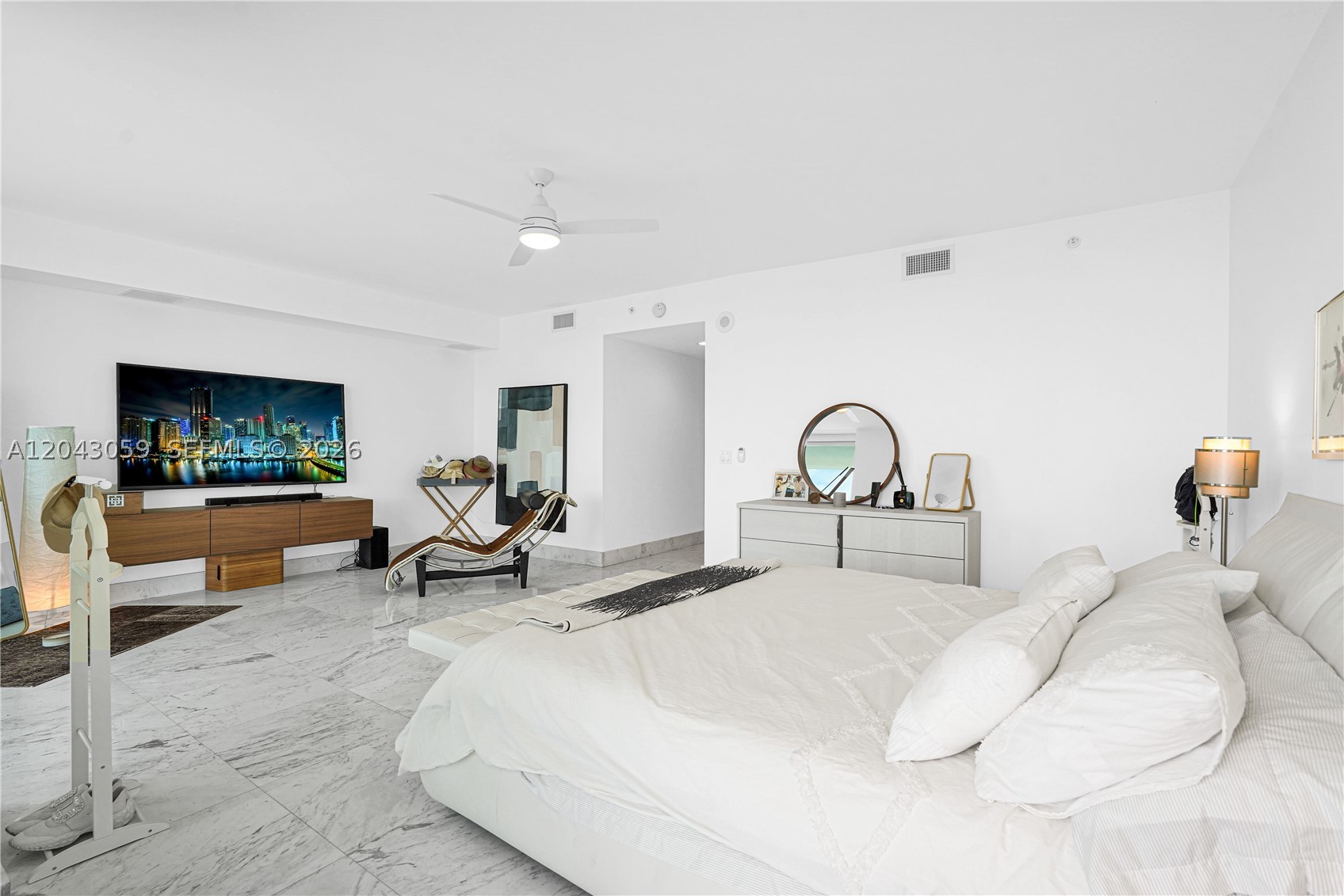 3951 S Ocean Dr #1901 Hollywood, FL 33019