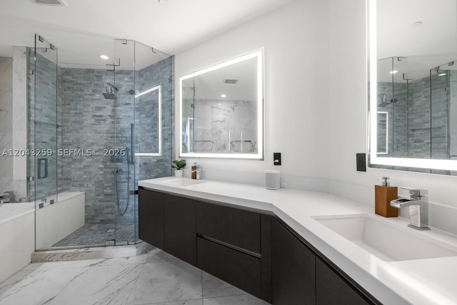 851 NE 1st Ave #3403 Miami, FL 33132