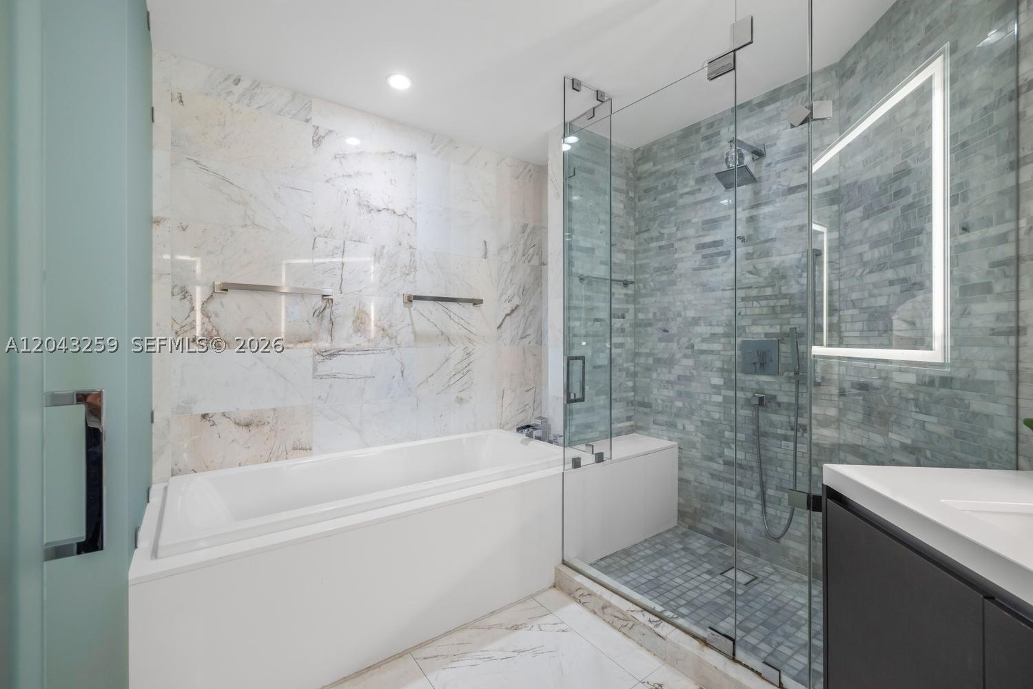 851 NE 1st Ave #3403 Miami, FL 33132