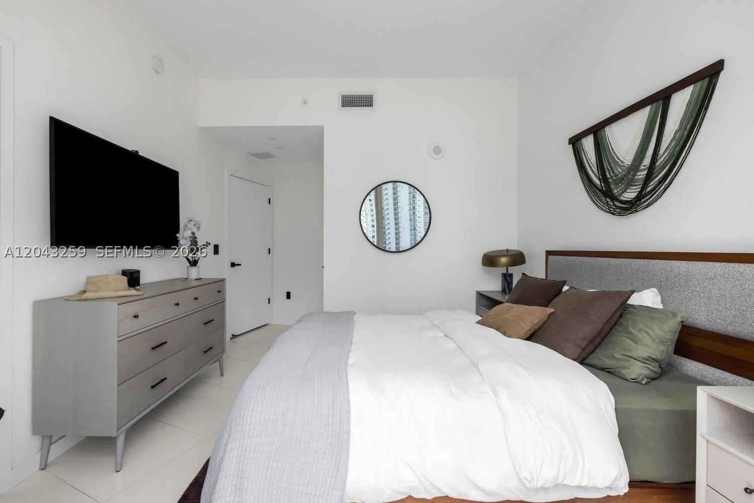 851 NE 1st Ave #3403 Miami, FL 33132
