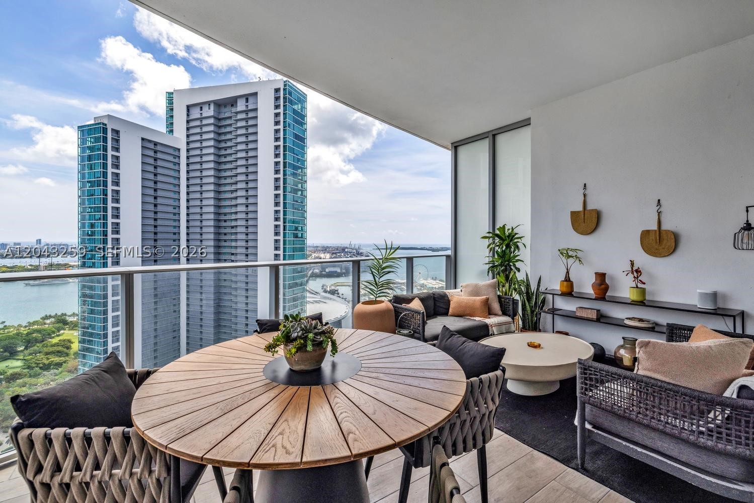 851 NE 1st Ave #3403 Miami, FL 33132