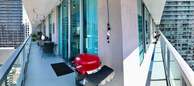 1111 SW 1st Ave #3225 Miami, FL 33130