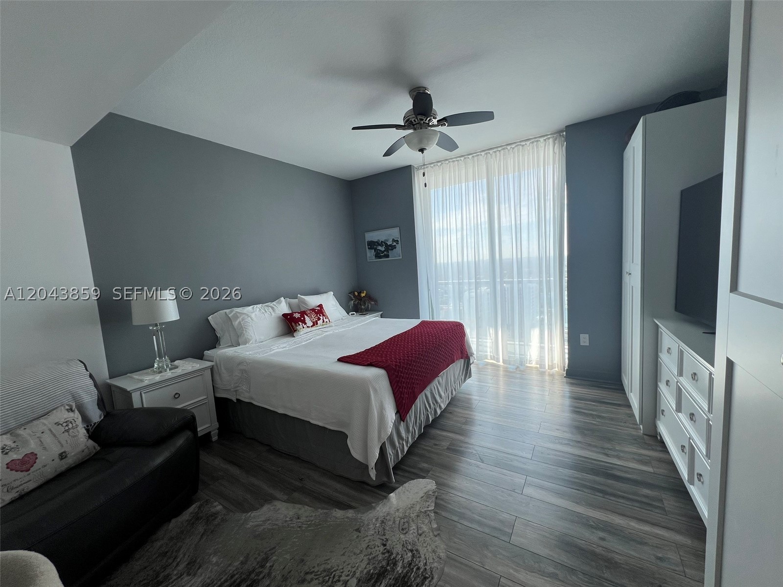 1111 SW 1st Ave #3225 Miami, FL 33130