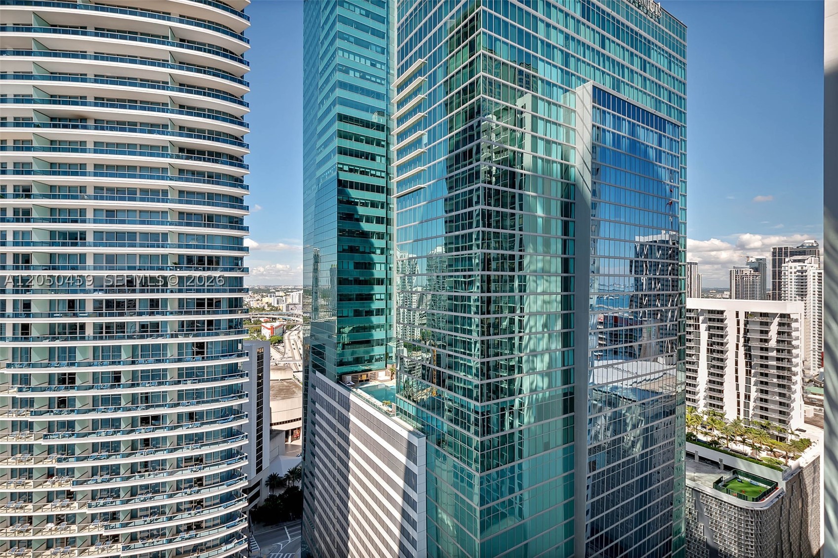 image Aston Martin Residences9