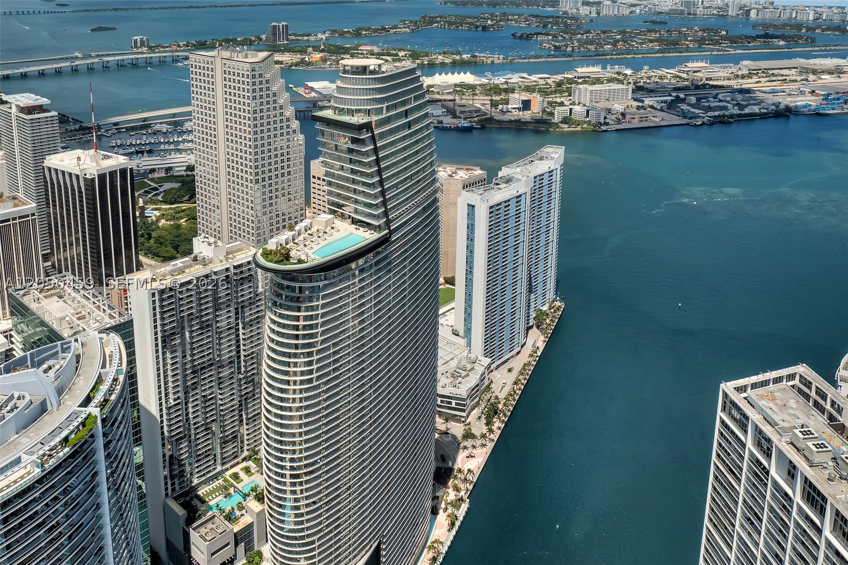 image Aston Martin Residences27