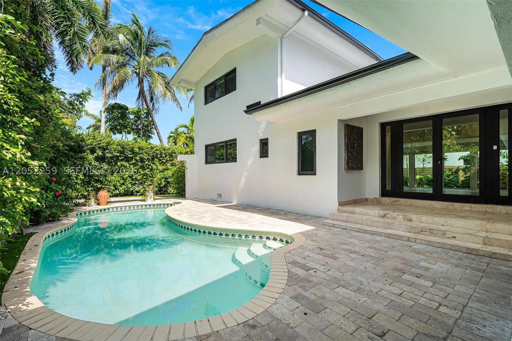 7810 Beachview Dr