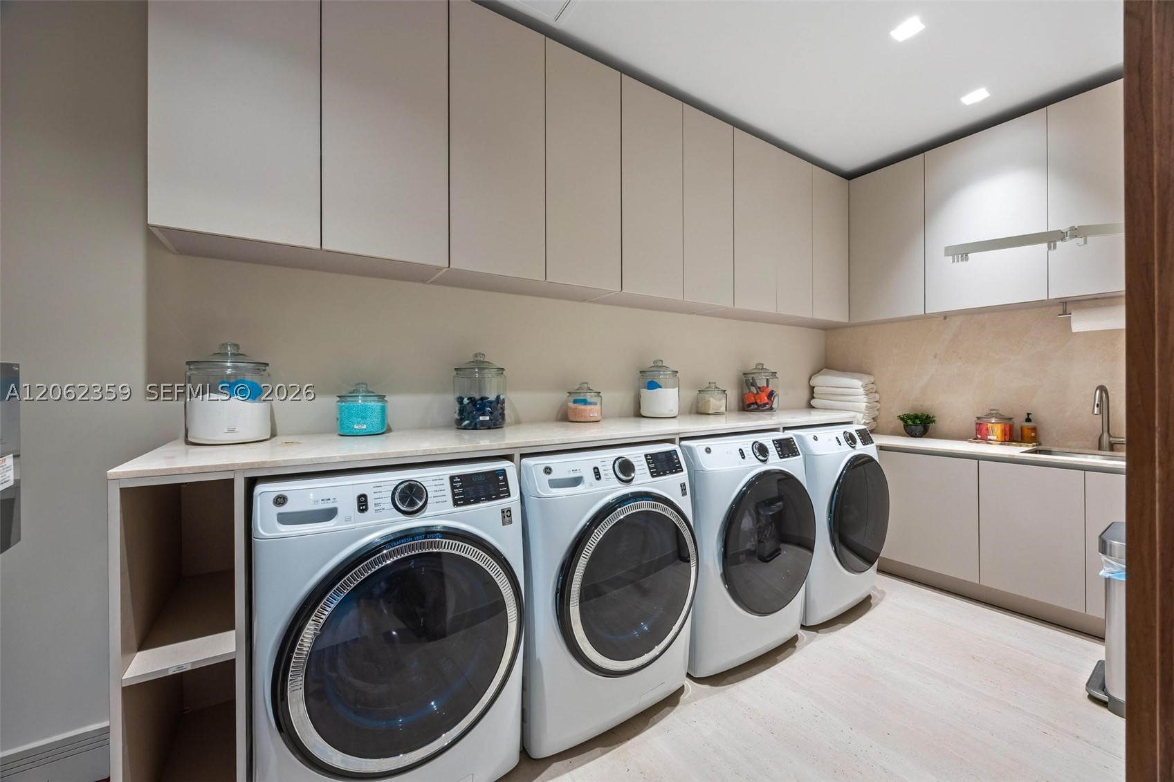 905 Belle Meade Is Dr Miami, FL 33138
