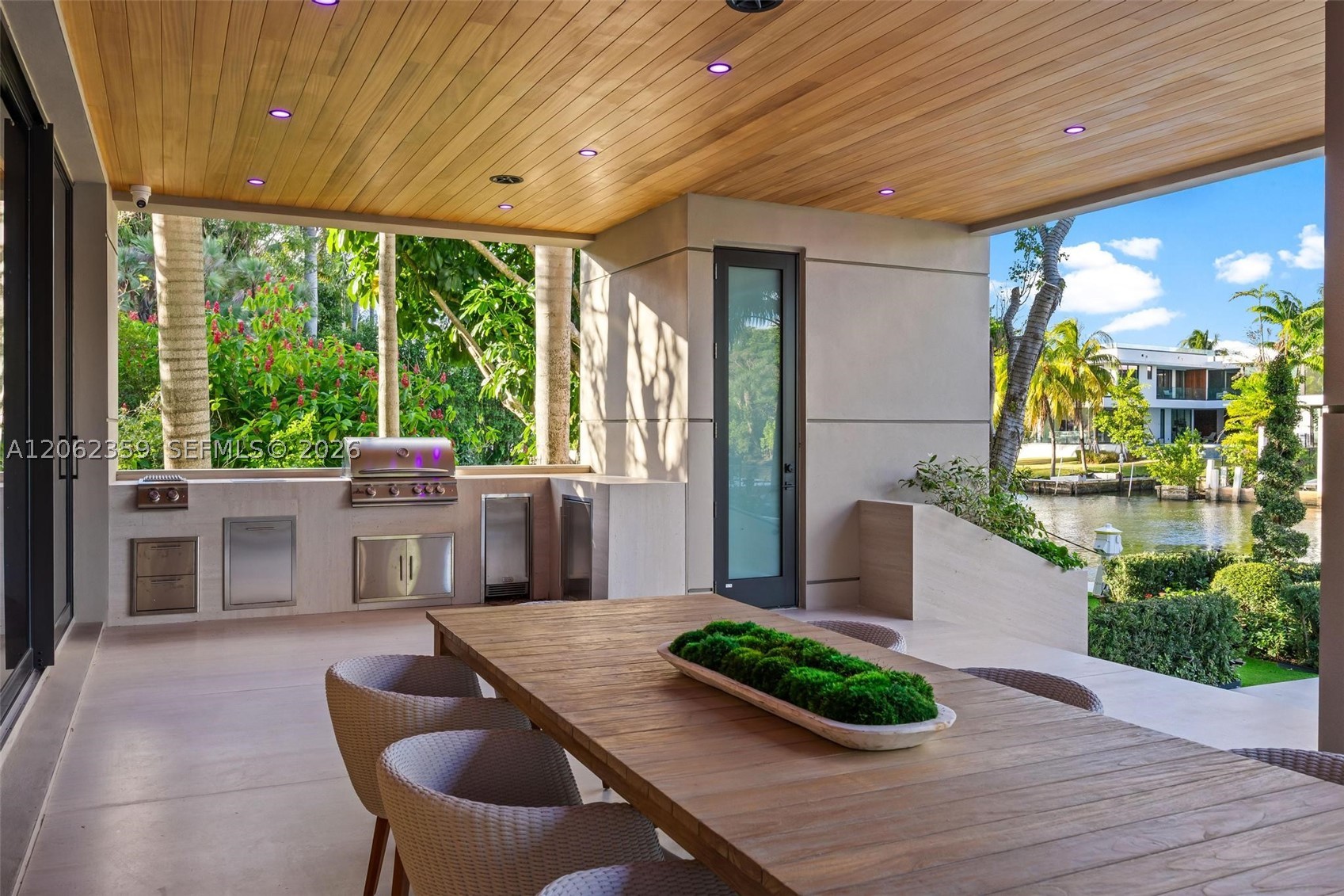 905 Belle Meade Is Dr Miami, FL 33138
