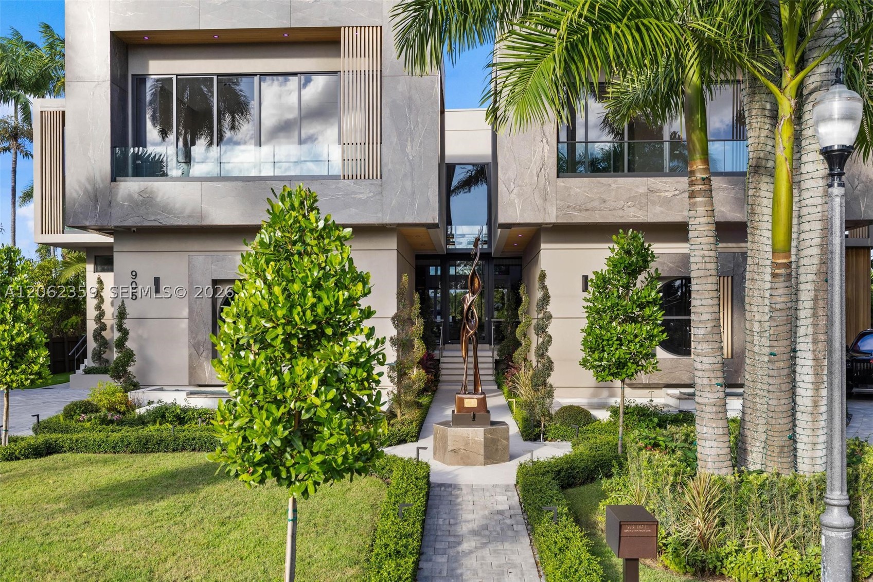 905 Belle Meade Is Dr Miami, FL 33138