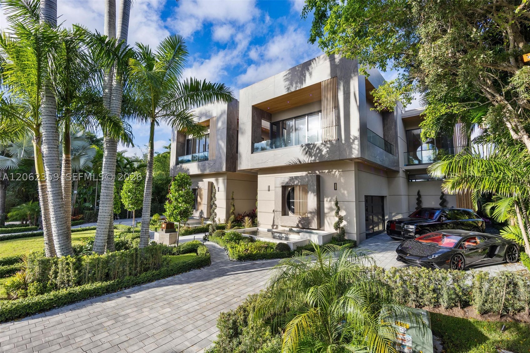 905 Belle Meade Is Dr Miami, FL 33138