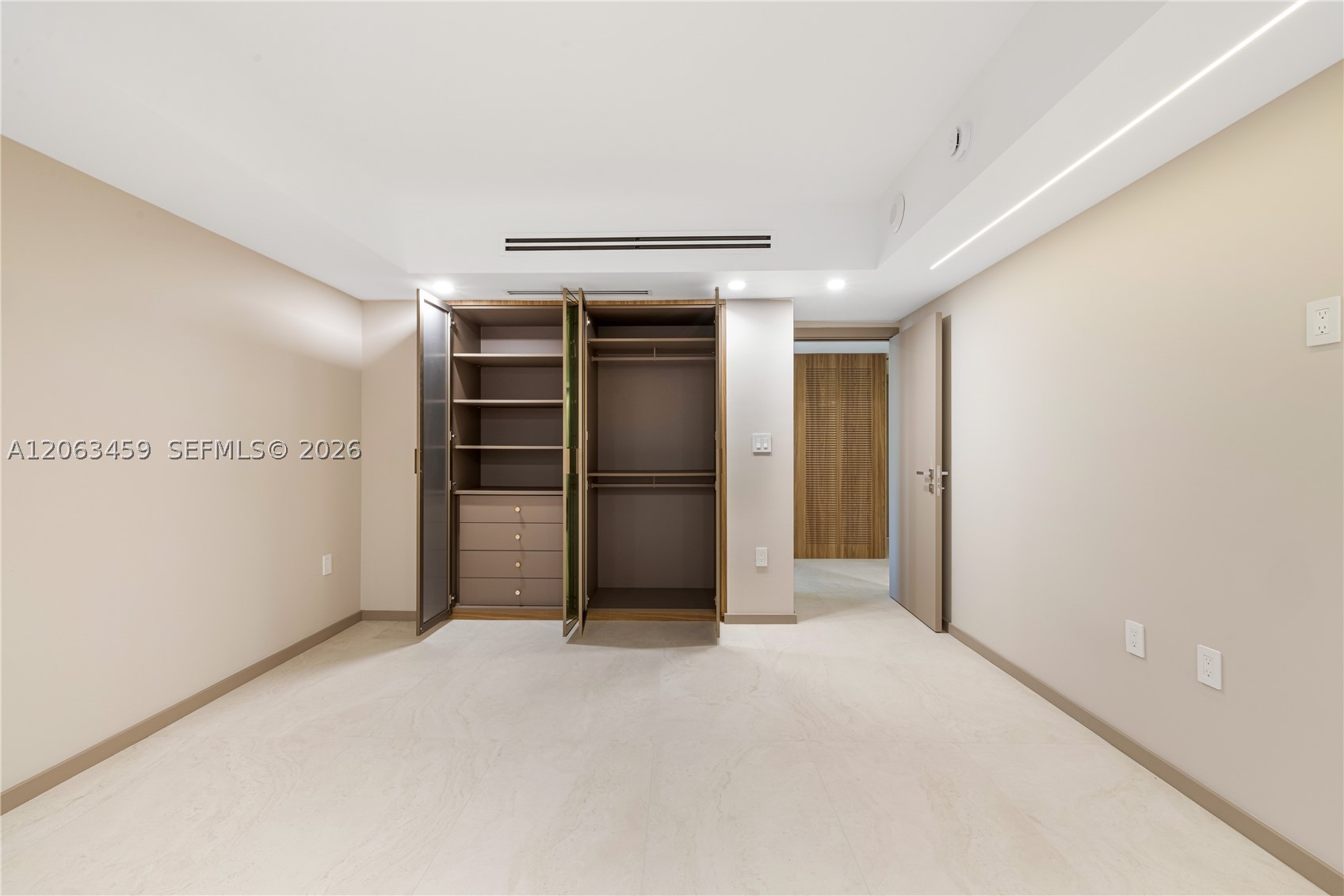 10155 Collins Ave #202 Bal Harbour, FL 33154