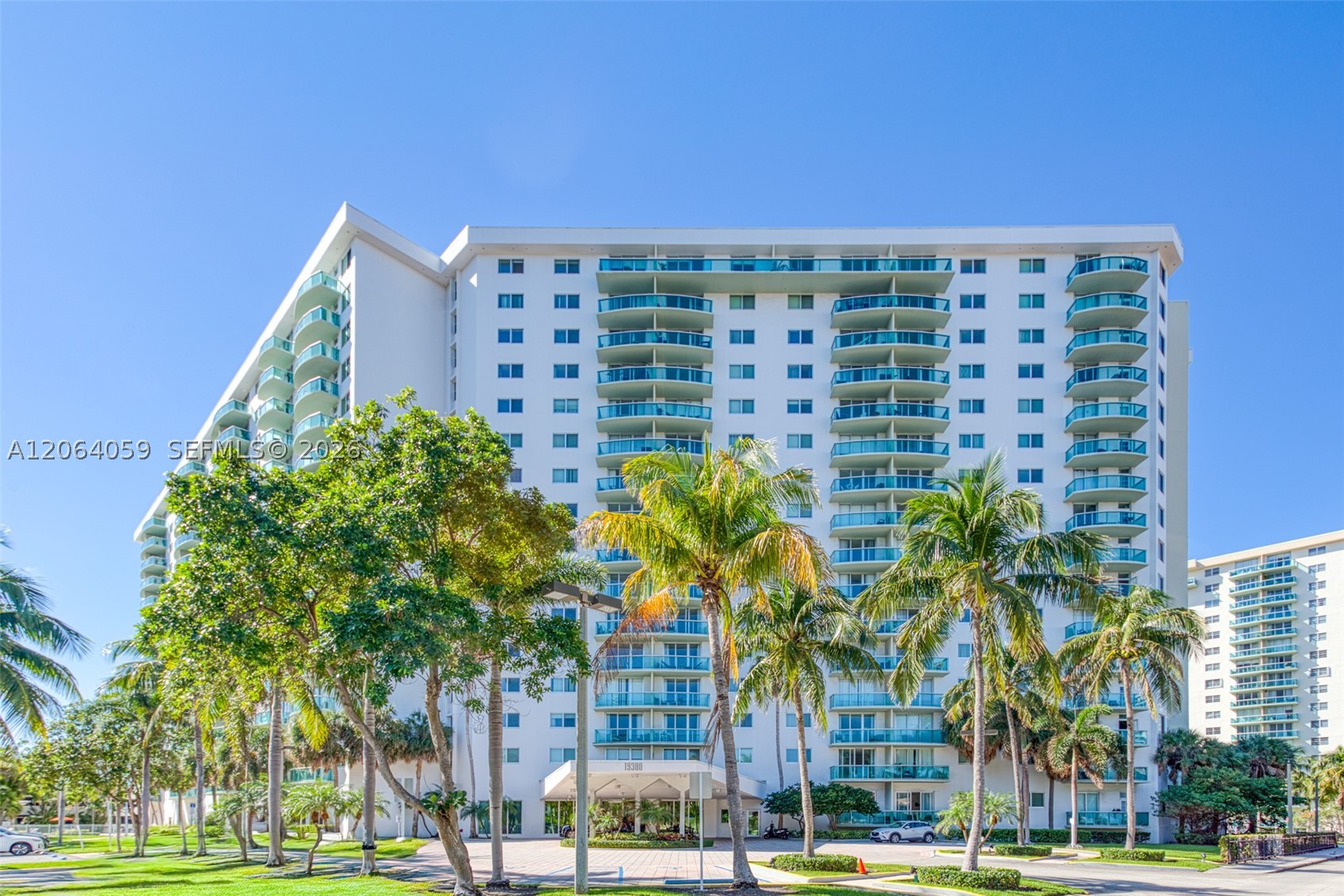 19380 Collins Ave #406