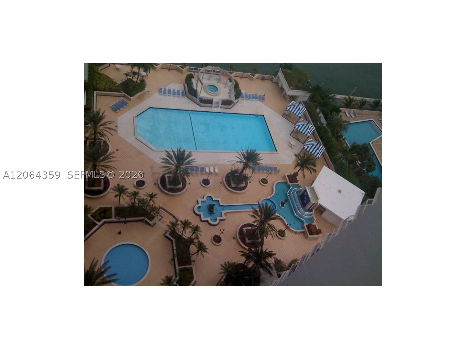 7601 E Treasure Dr #921