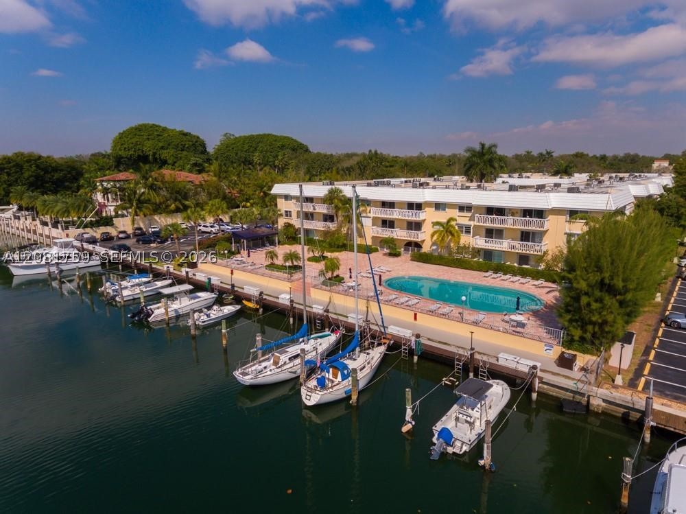 100 Edgewater Dr #305