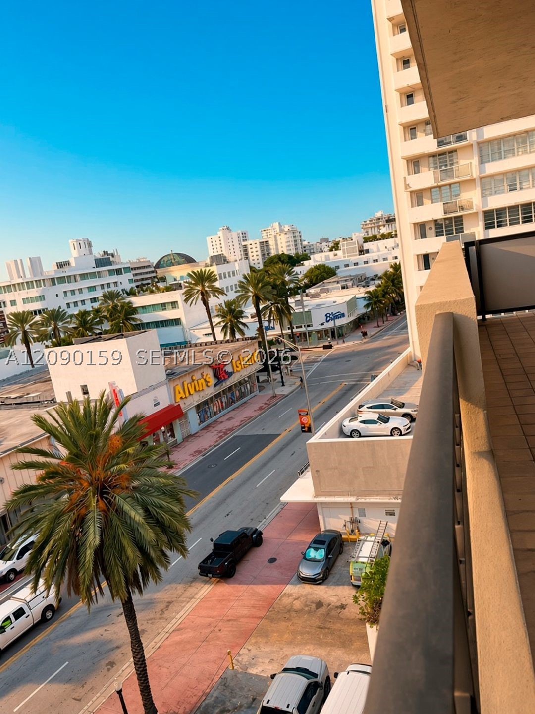 1621 Collins Ave #701