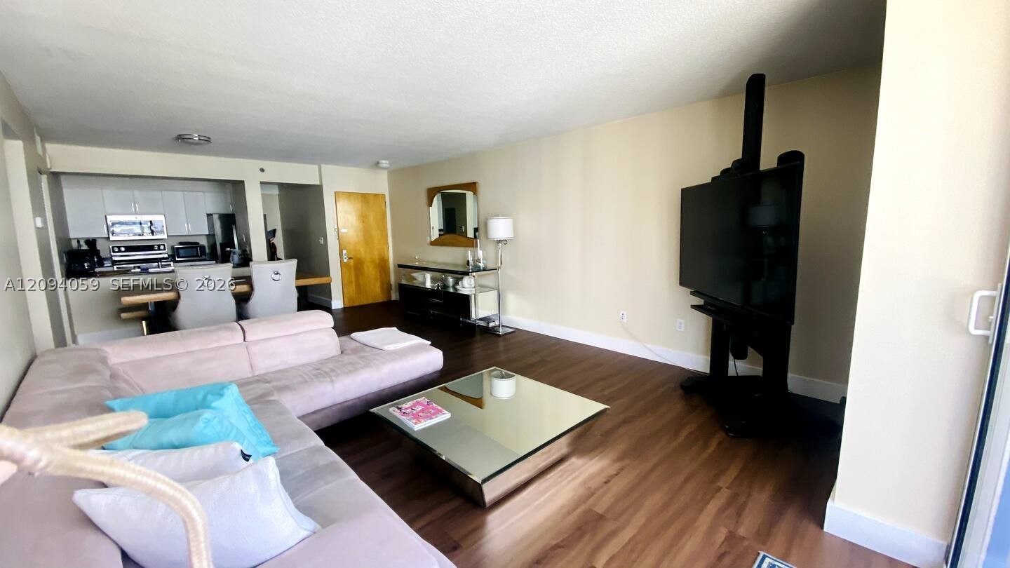 image The Club at Brickell Bay8
