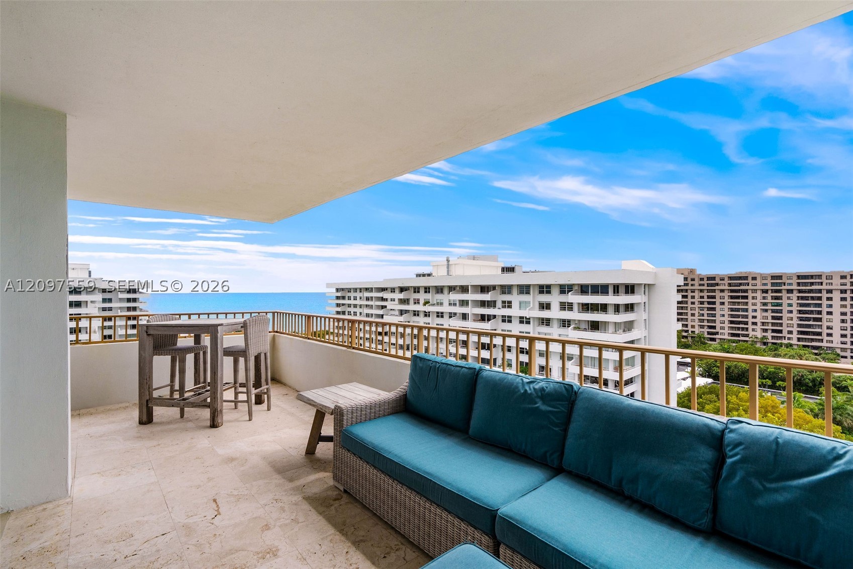 image Commodore Club West5