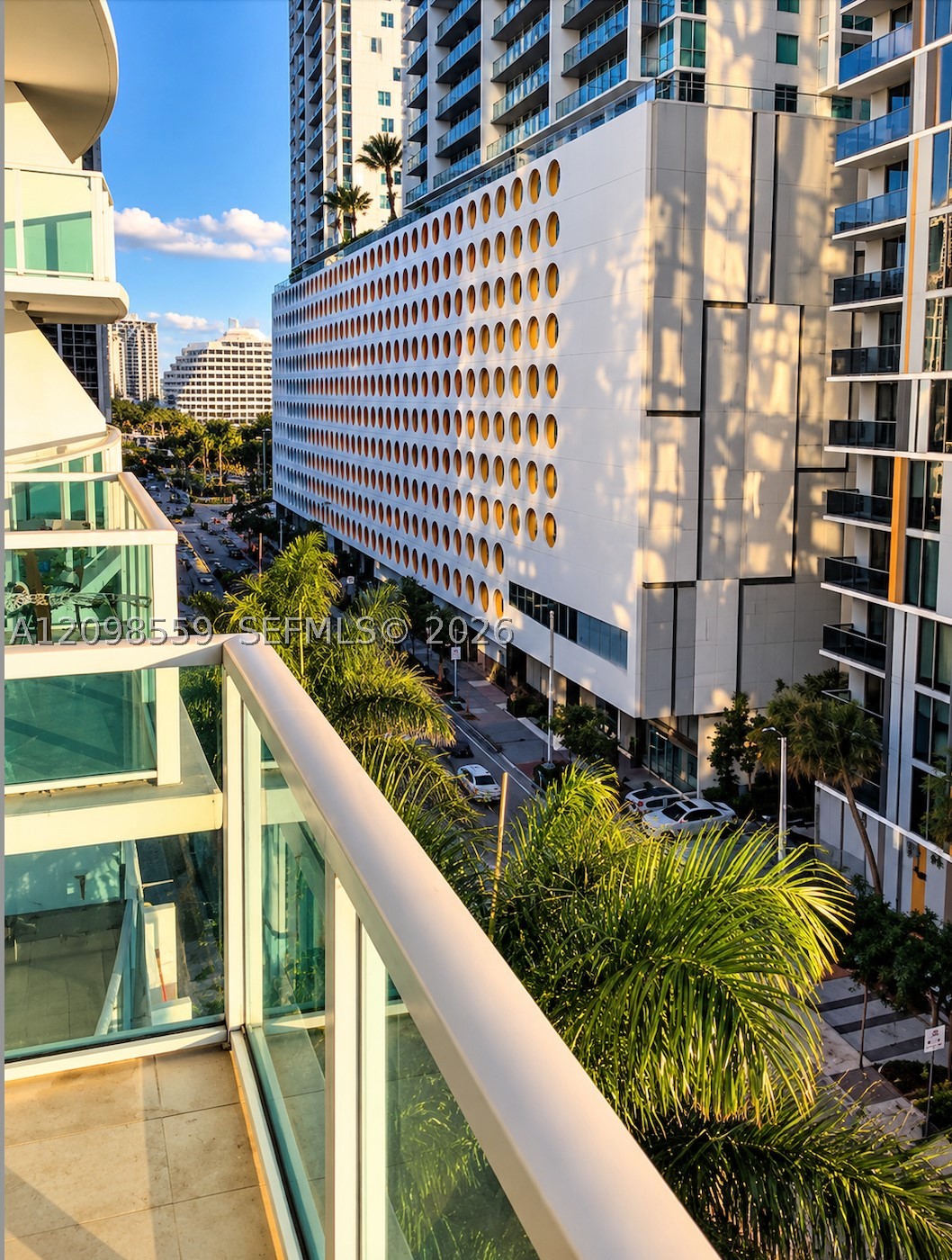 image Brickell on the River South9