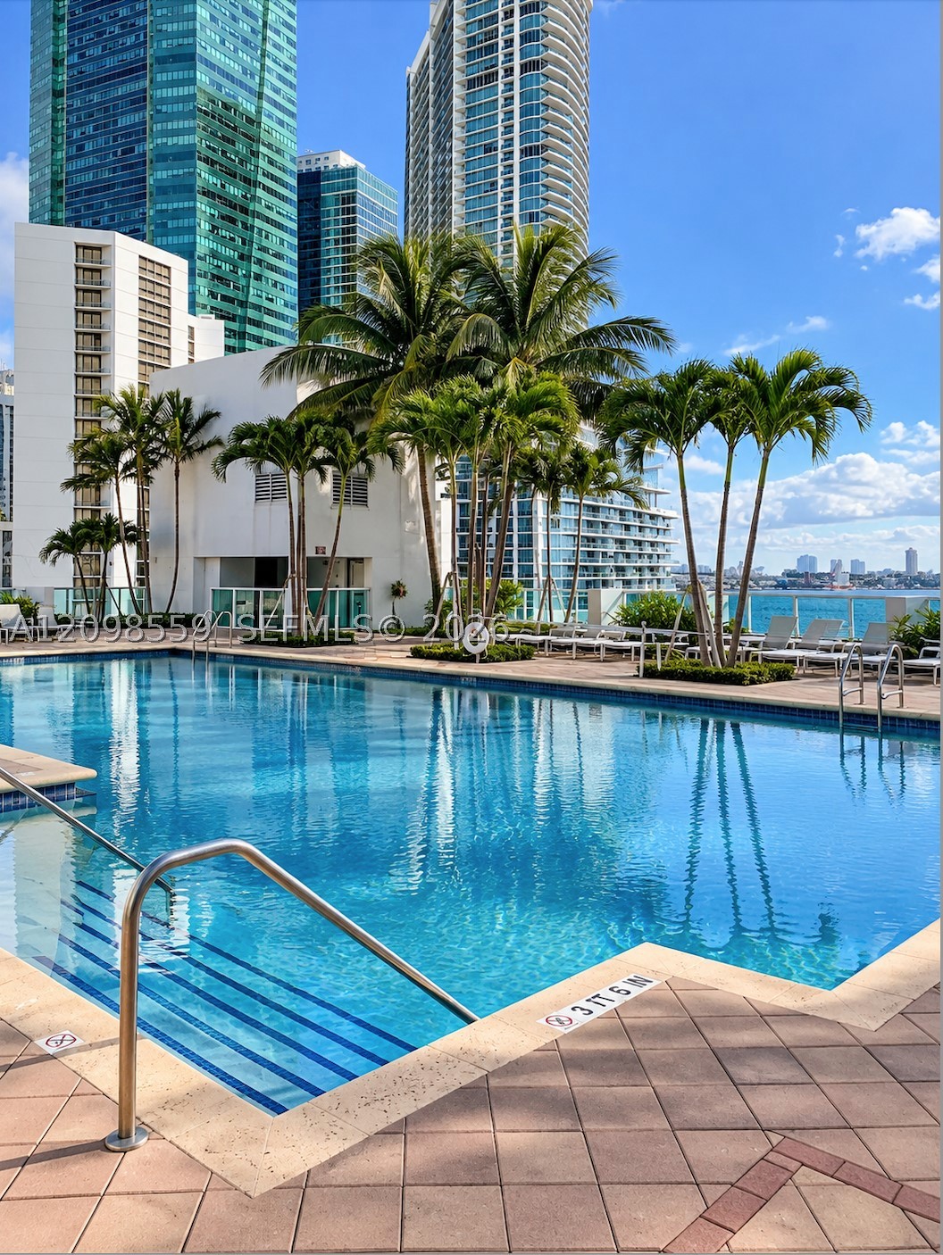 image Brickell on the River South10
