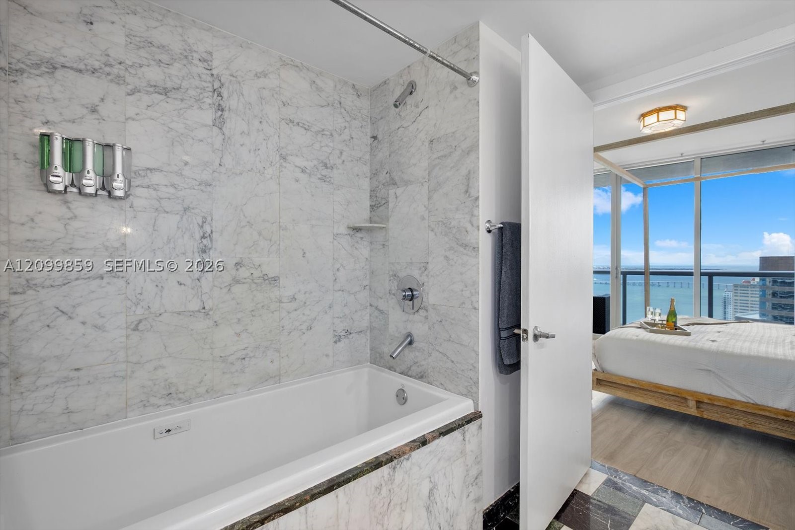 image Icon Brickell III (W Miami)24