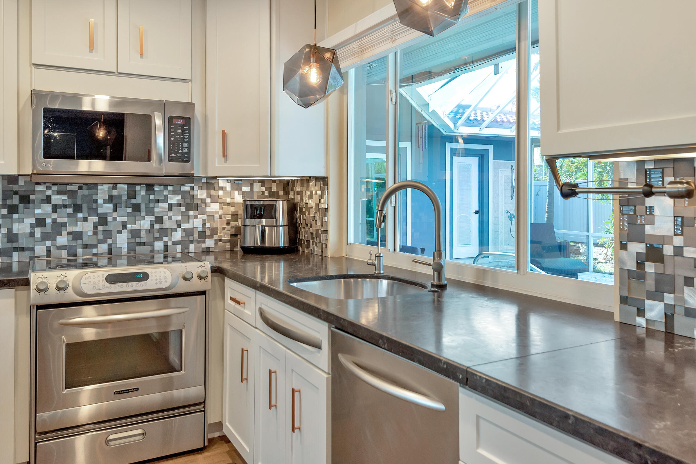 2116 NE 68th Fort Lauderdale, FL 33308