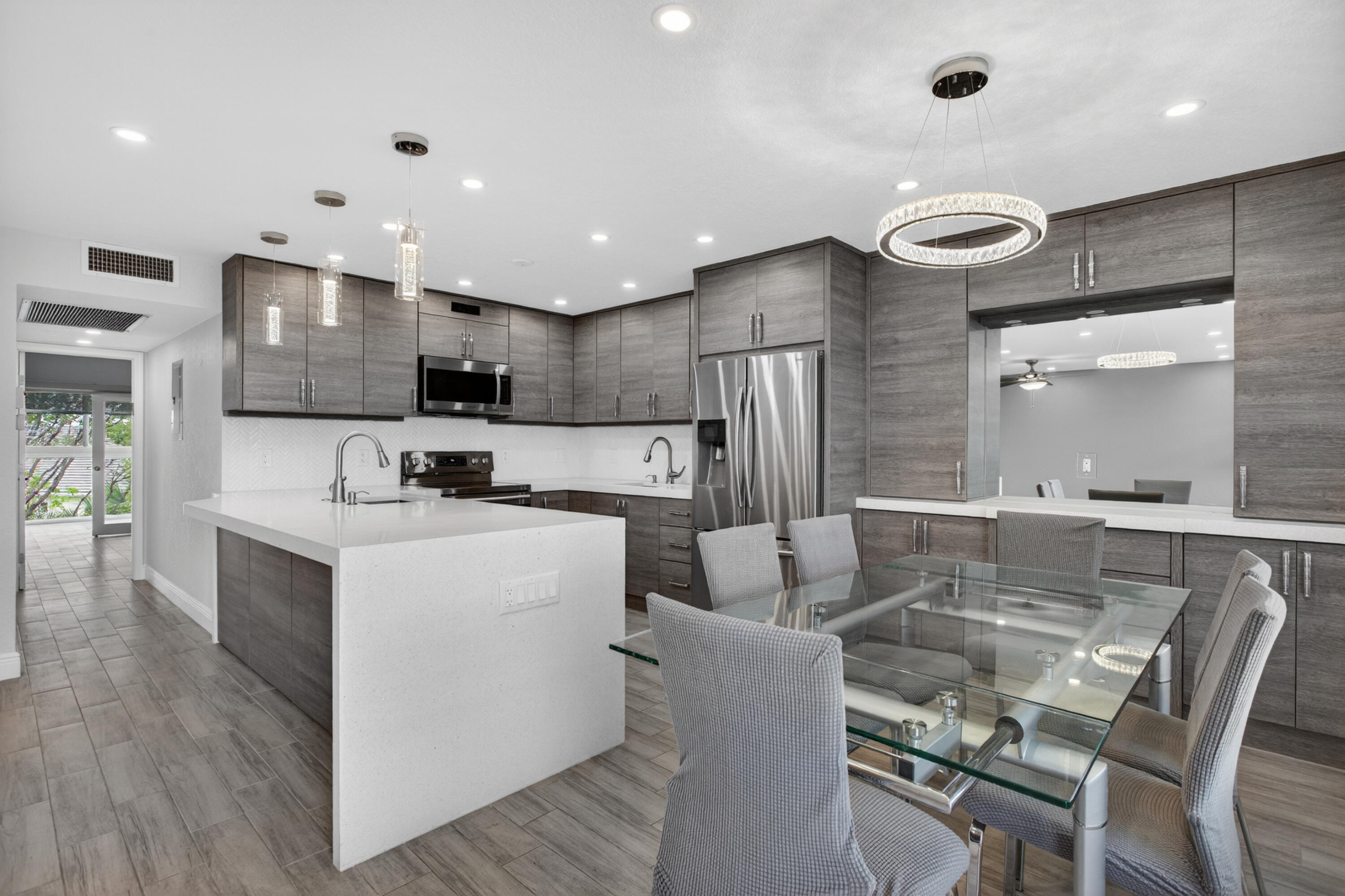 446 Richmond F