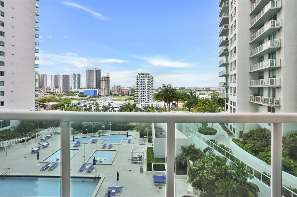 1800 N Bayshore #1610
