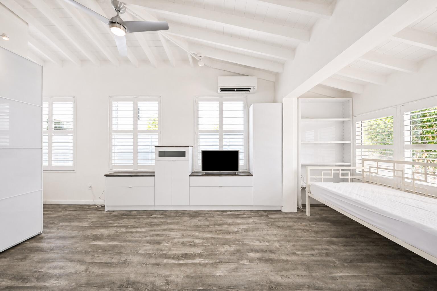 1523 SE 2nd Fort Lauderdale, FL 33301