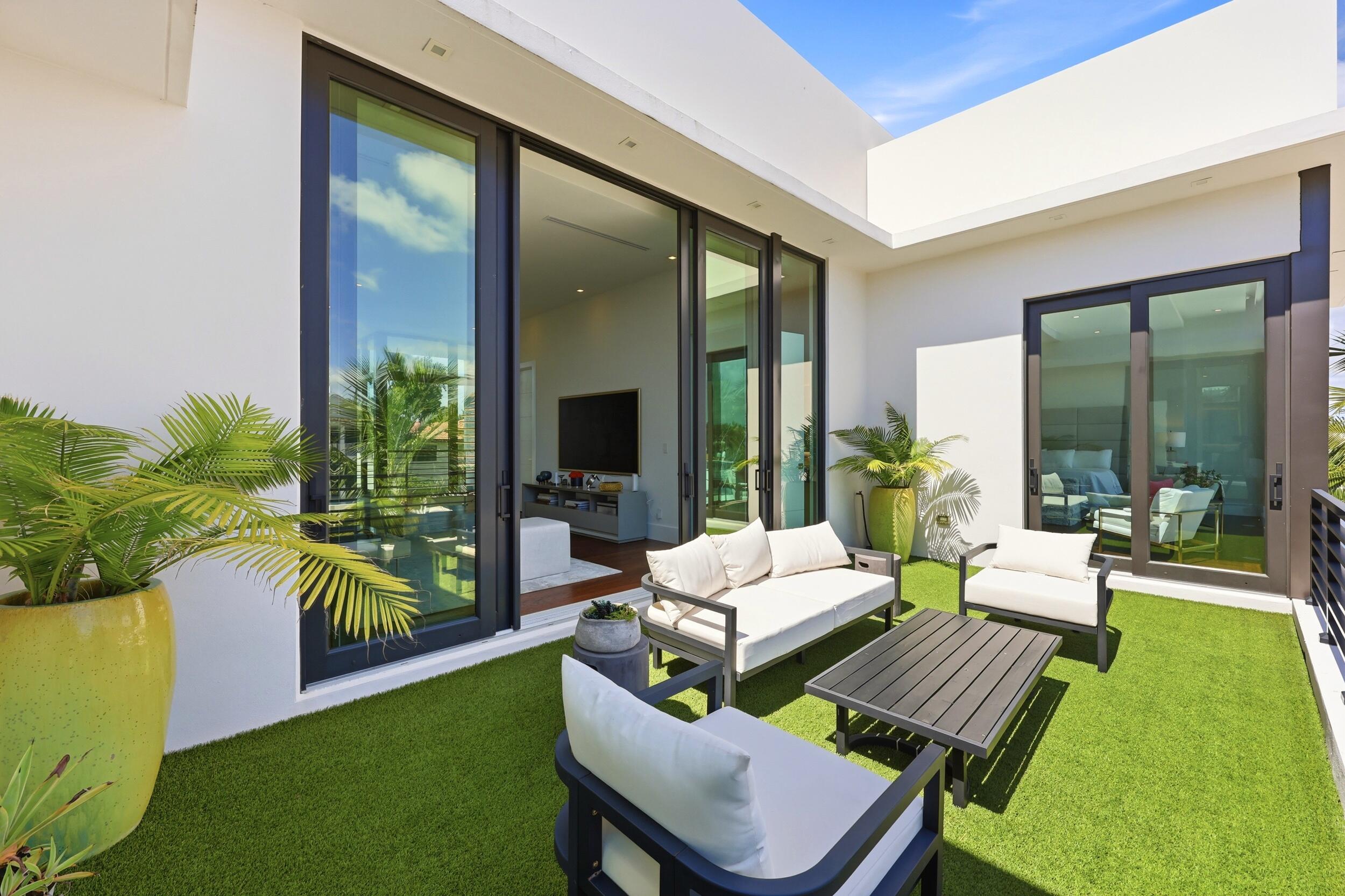 2863 NE 27th Fort Lauderdale, FL 33306