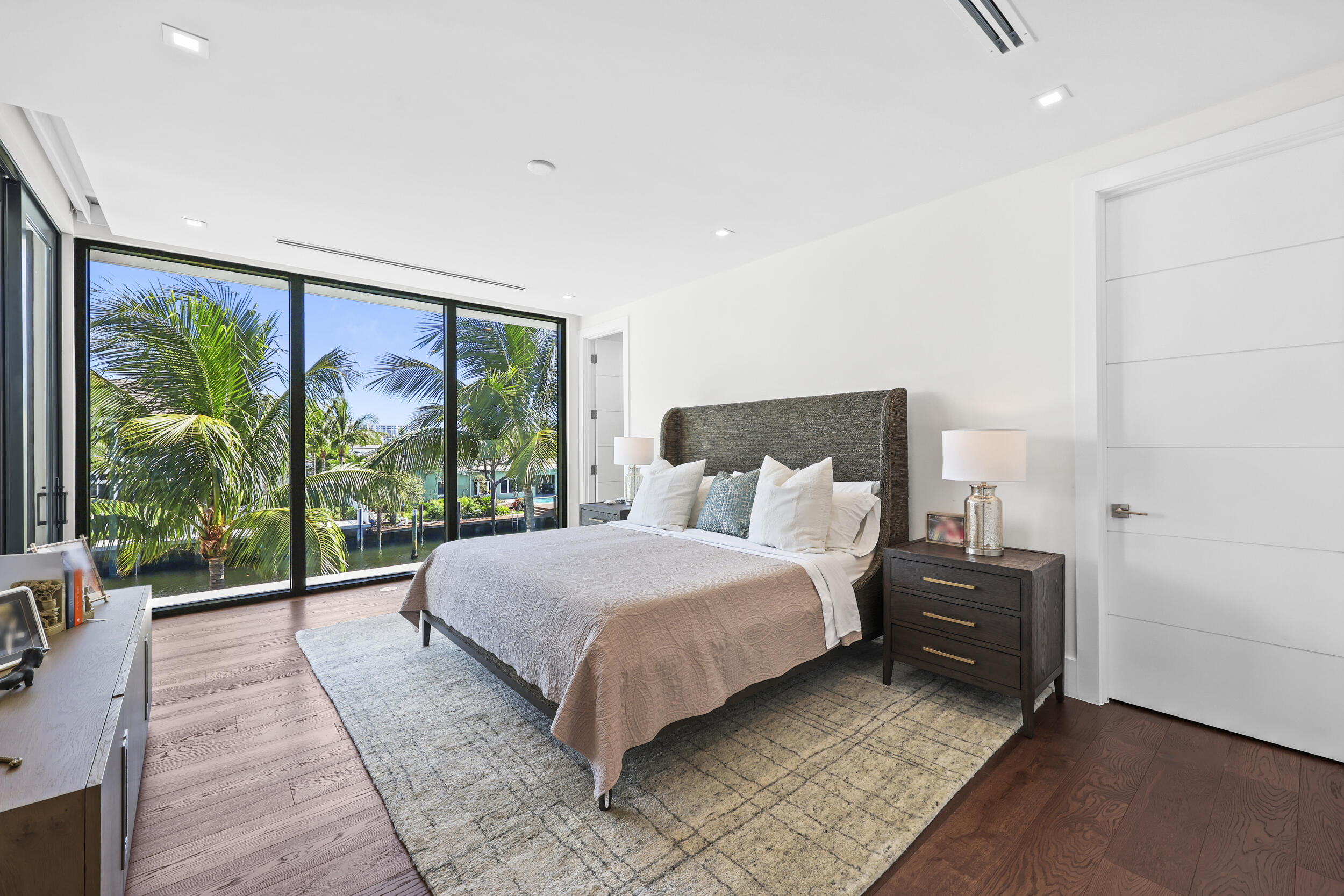 2863 NE 27th Fort Lauderdale, FL 33306
