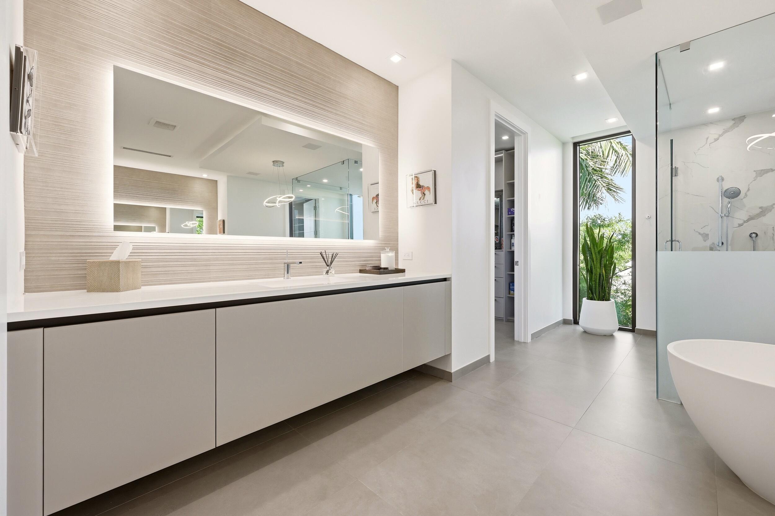 2863 NE 27th Fort Lauderdale, FL 33306