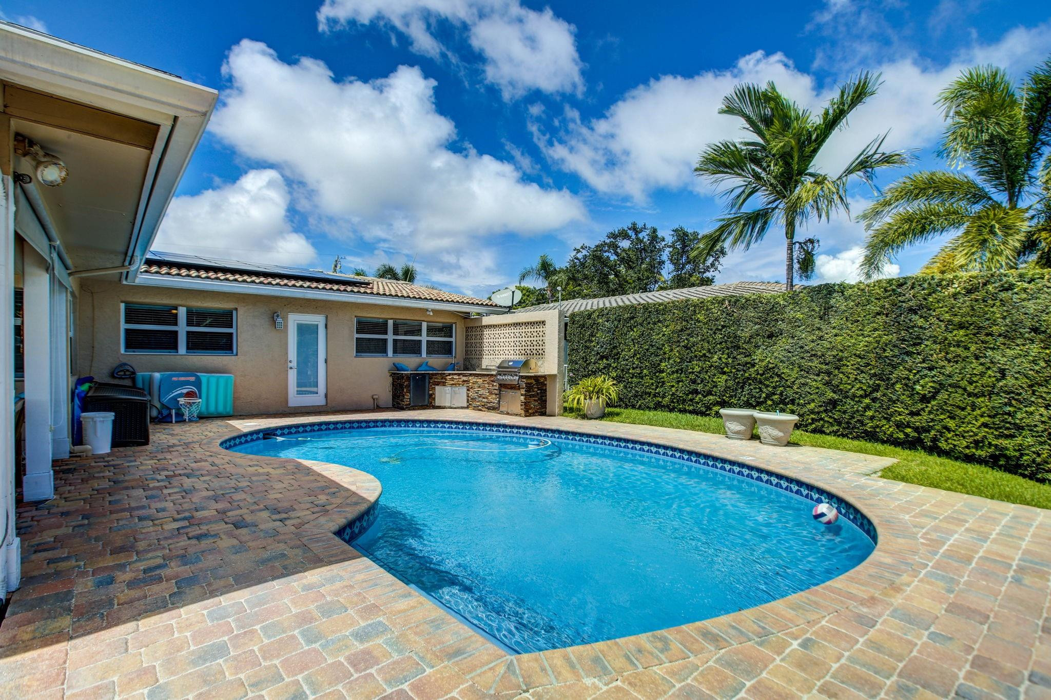 1920 Waters Edge Pompano Beach, FL 33062