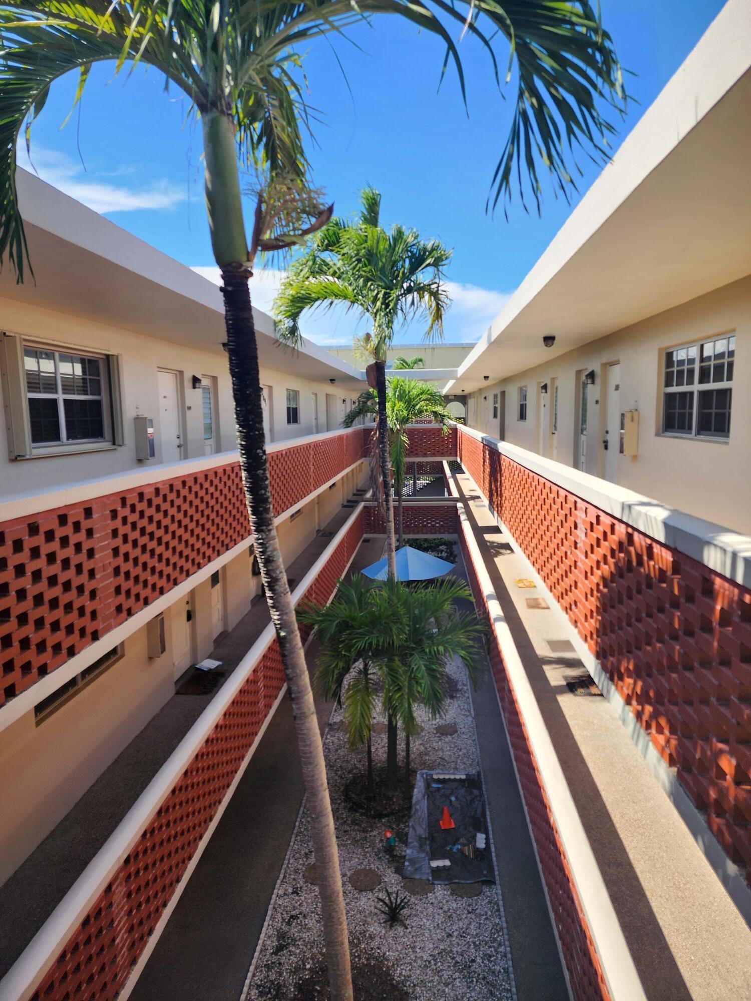 2301 NE 14th St #305e