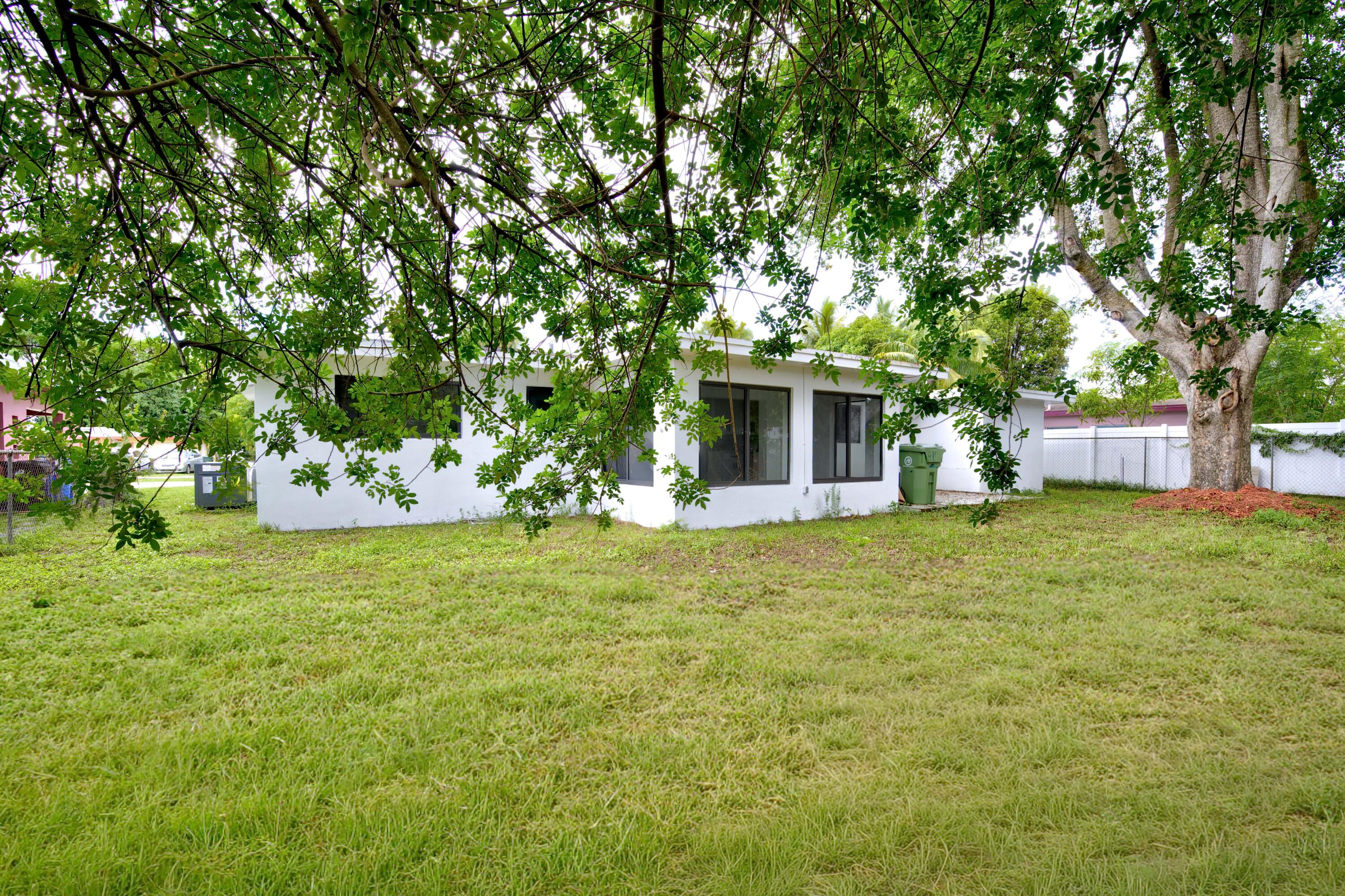 810 Wyoming Ave Fort Lauderdale, FL 33312