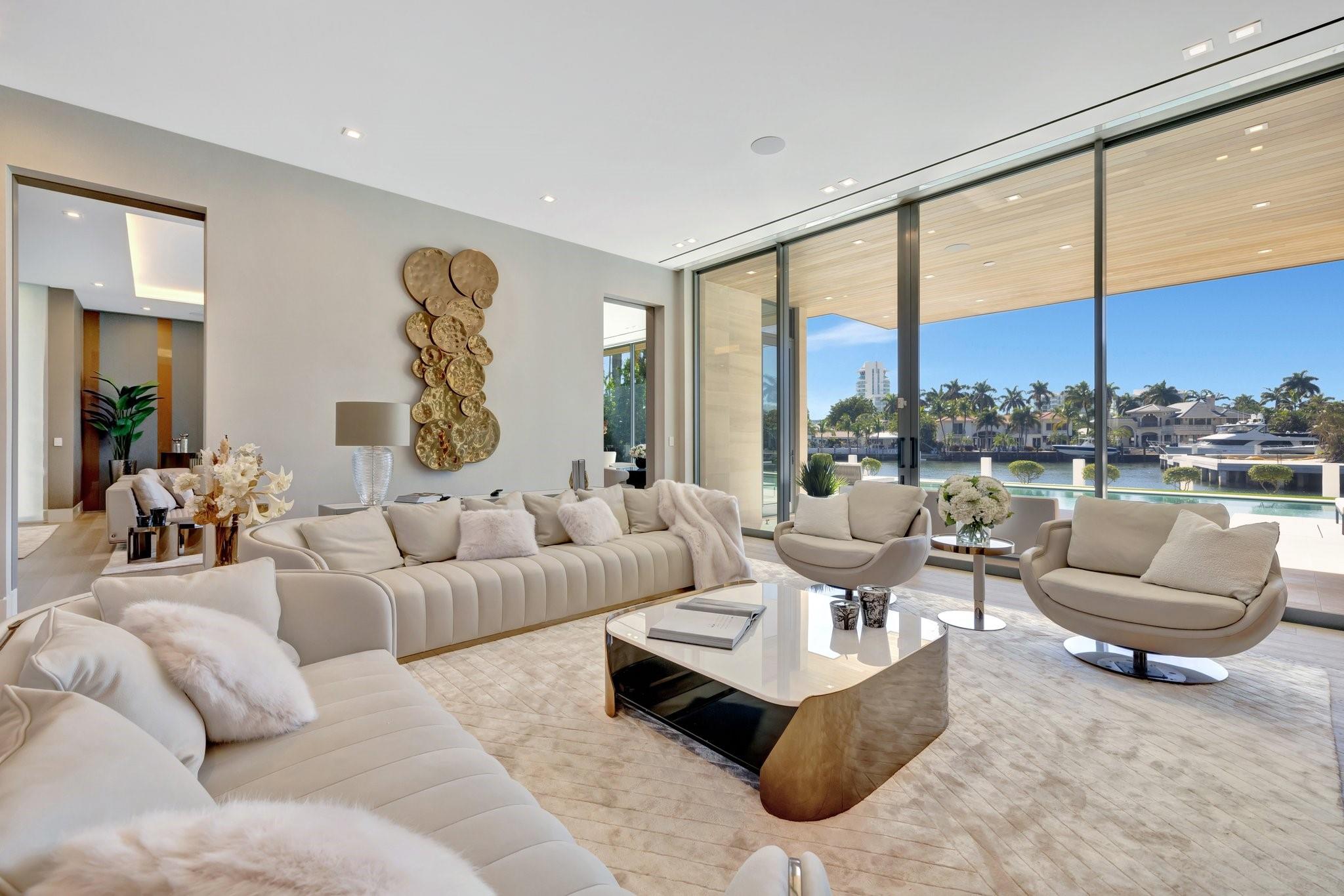 2560 Del Lago Dr Fort Lauderdale, FL 33316