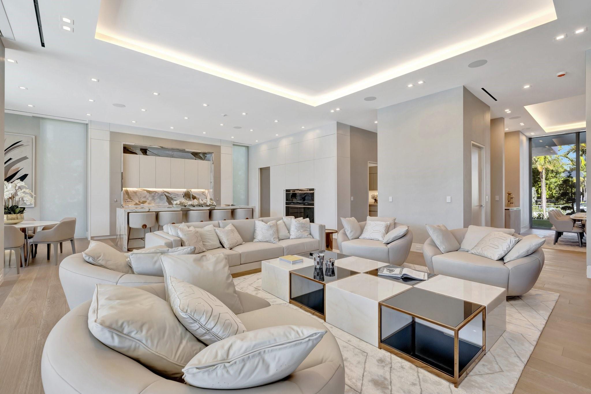 2560 Del Lago Dr Fort Lauderdale, FL 33316