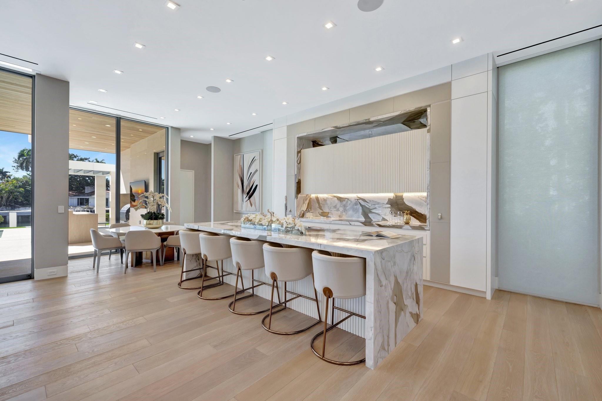 2560 Del Lago Dr Fort Lauderdale, FL 33316