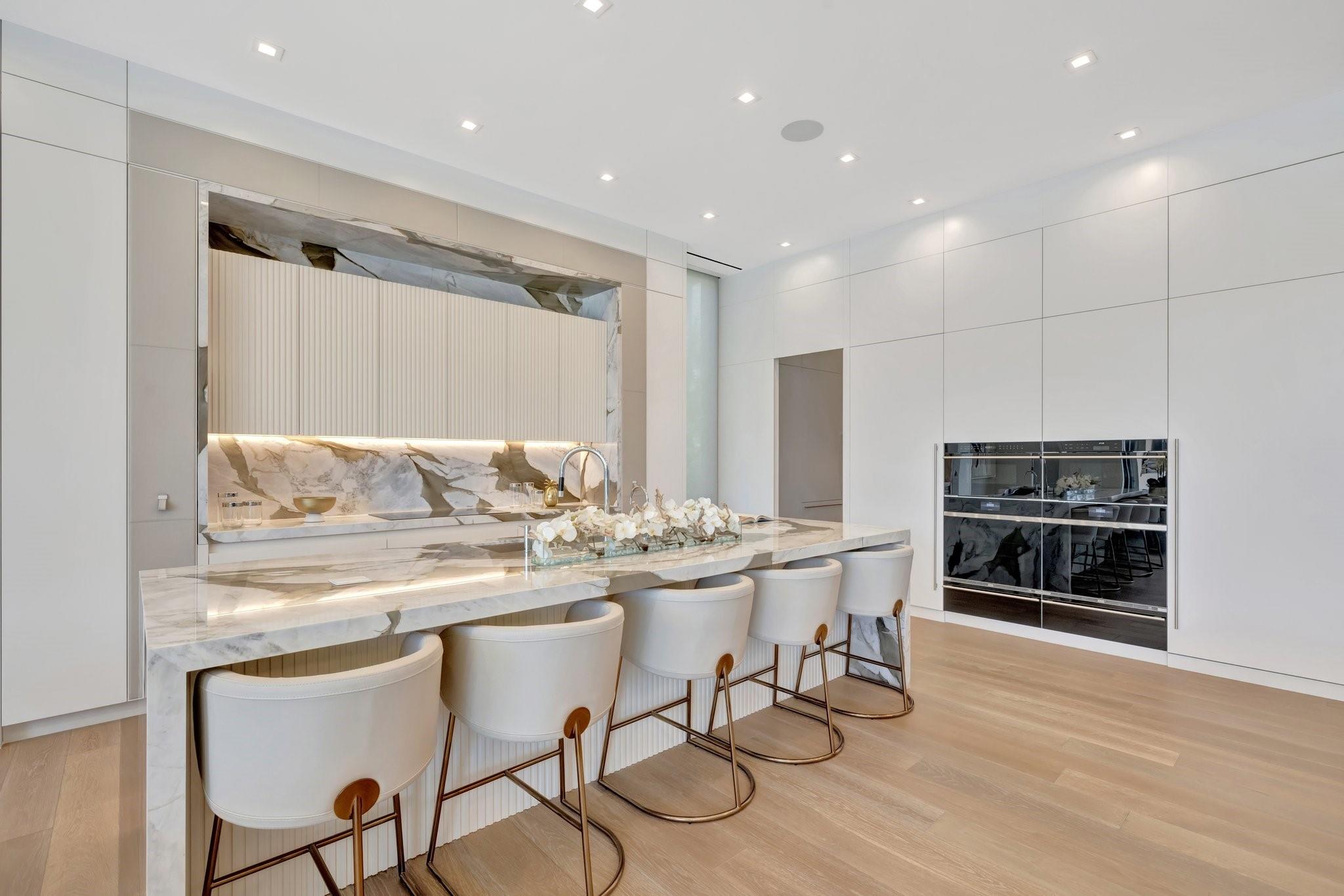 2560 Del Lago Dr Fort Lauderdale, FL 33316