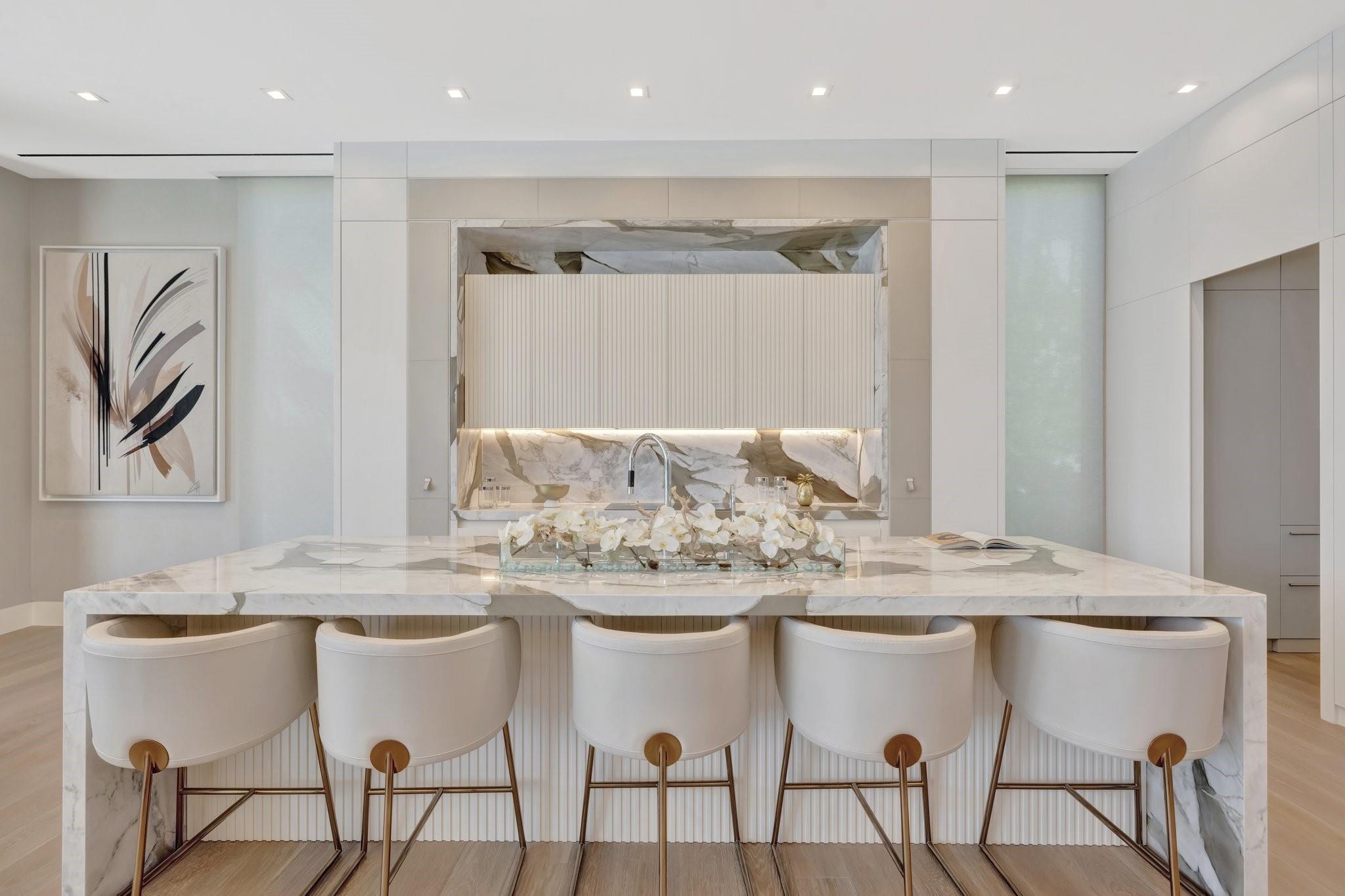 2560 Del Lago Dr Fort Lauderdale, FL 33316