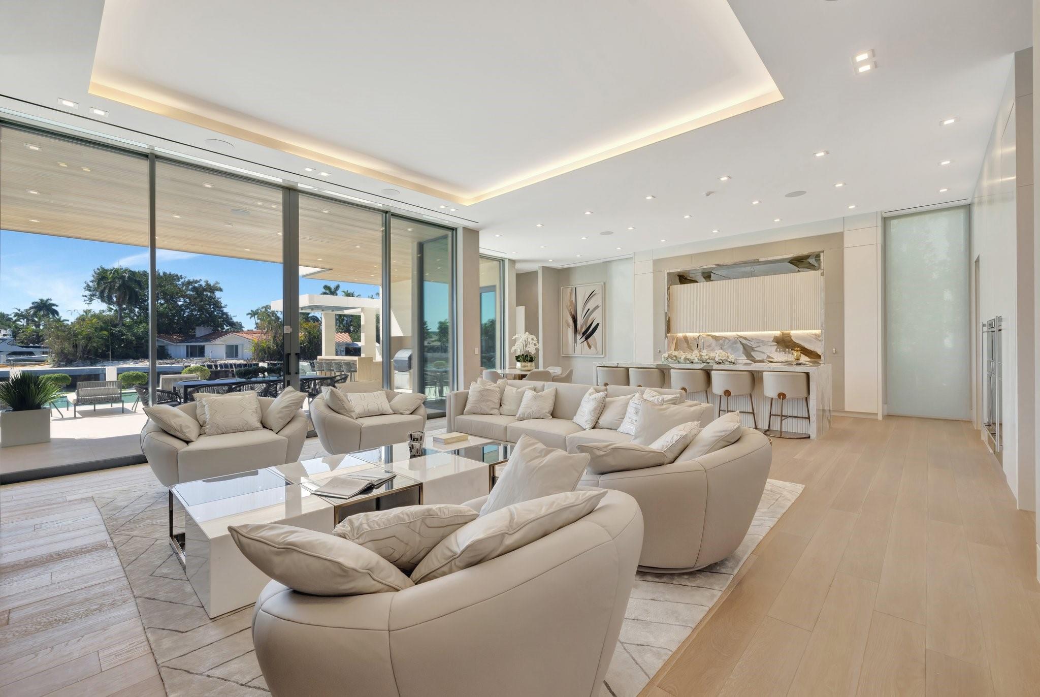 2560 Del Lago Dr Fort Lauderdale, FL 33316