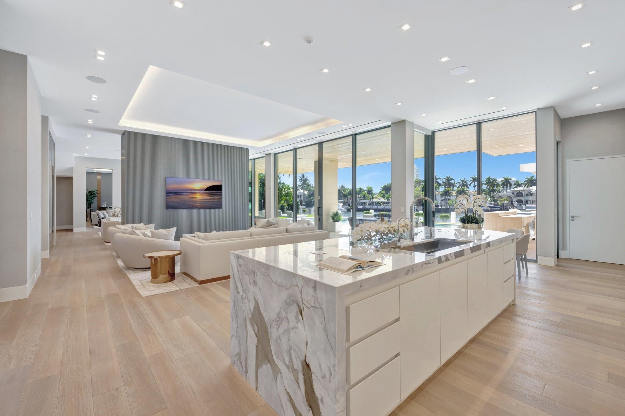 2560 Del Lago Dr Fort Lauderdale, FL 33316