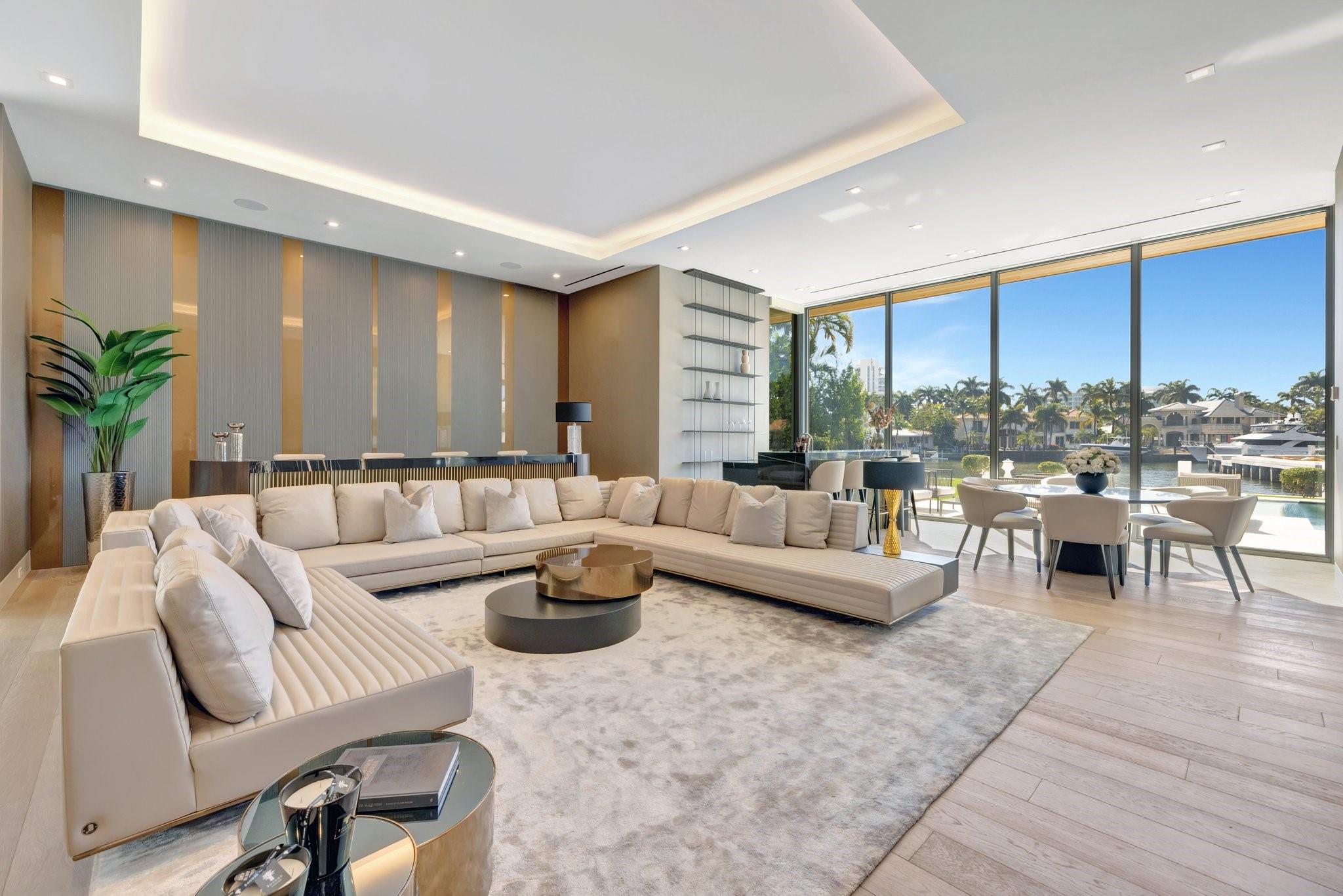 2560 Del Lago Dr Fort Lauderdale, FL 33316