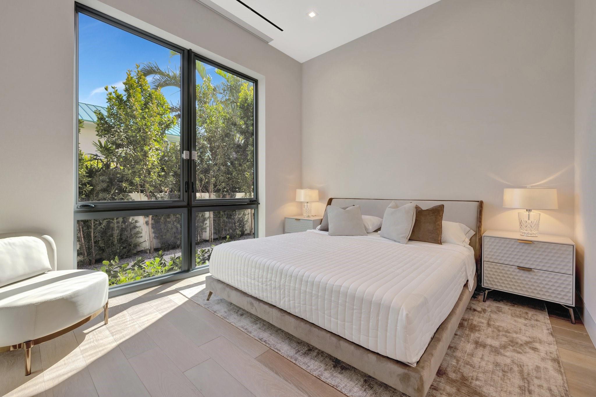 2560 Del Lago Dr Fort Lauderdale, FL 33316