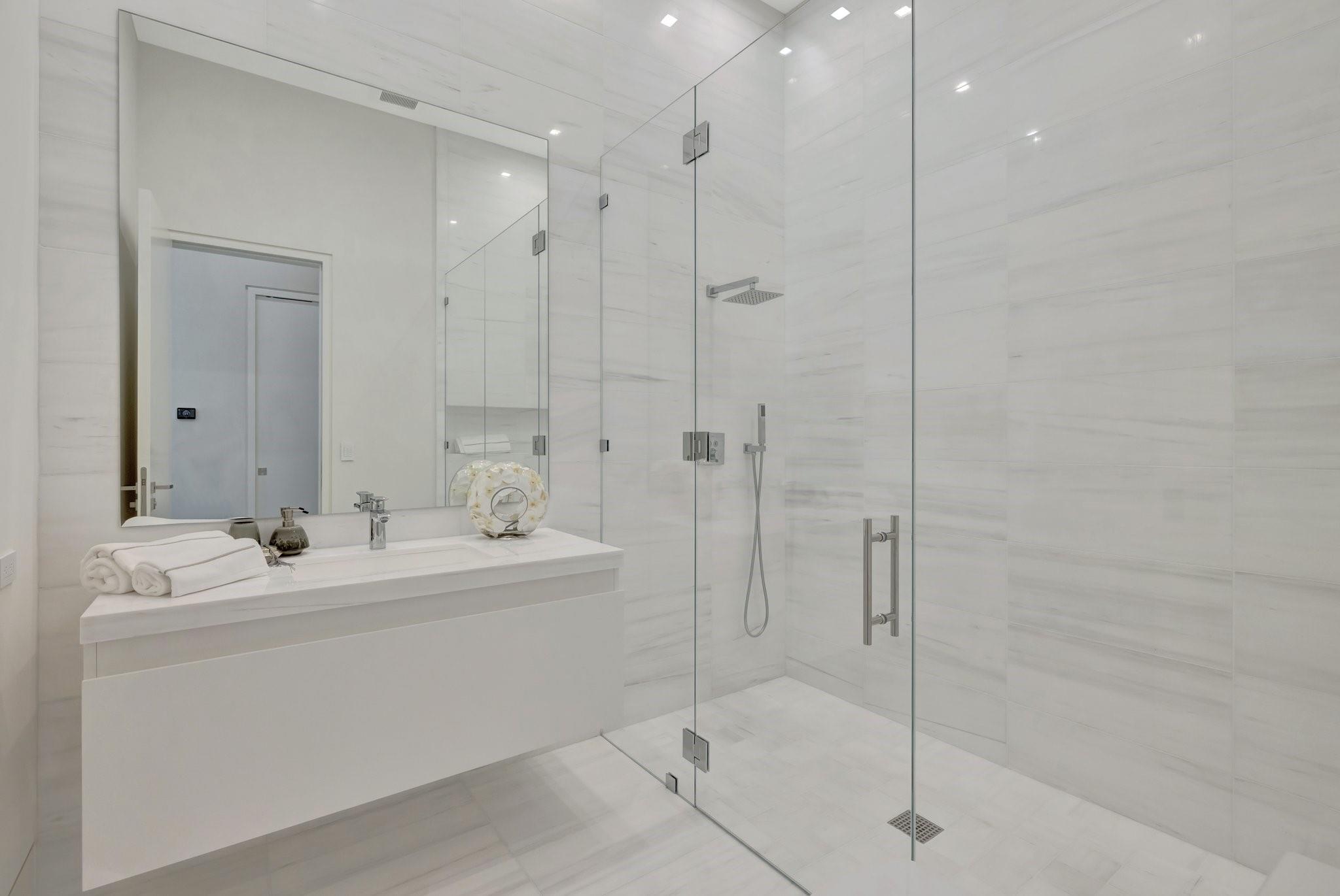 2560 Del Lago Dr Fort Lauderdale, FL 33316