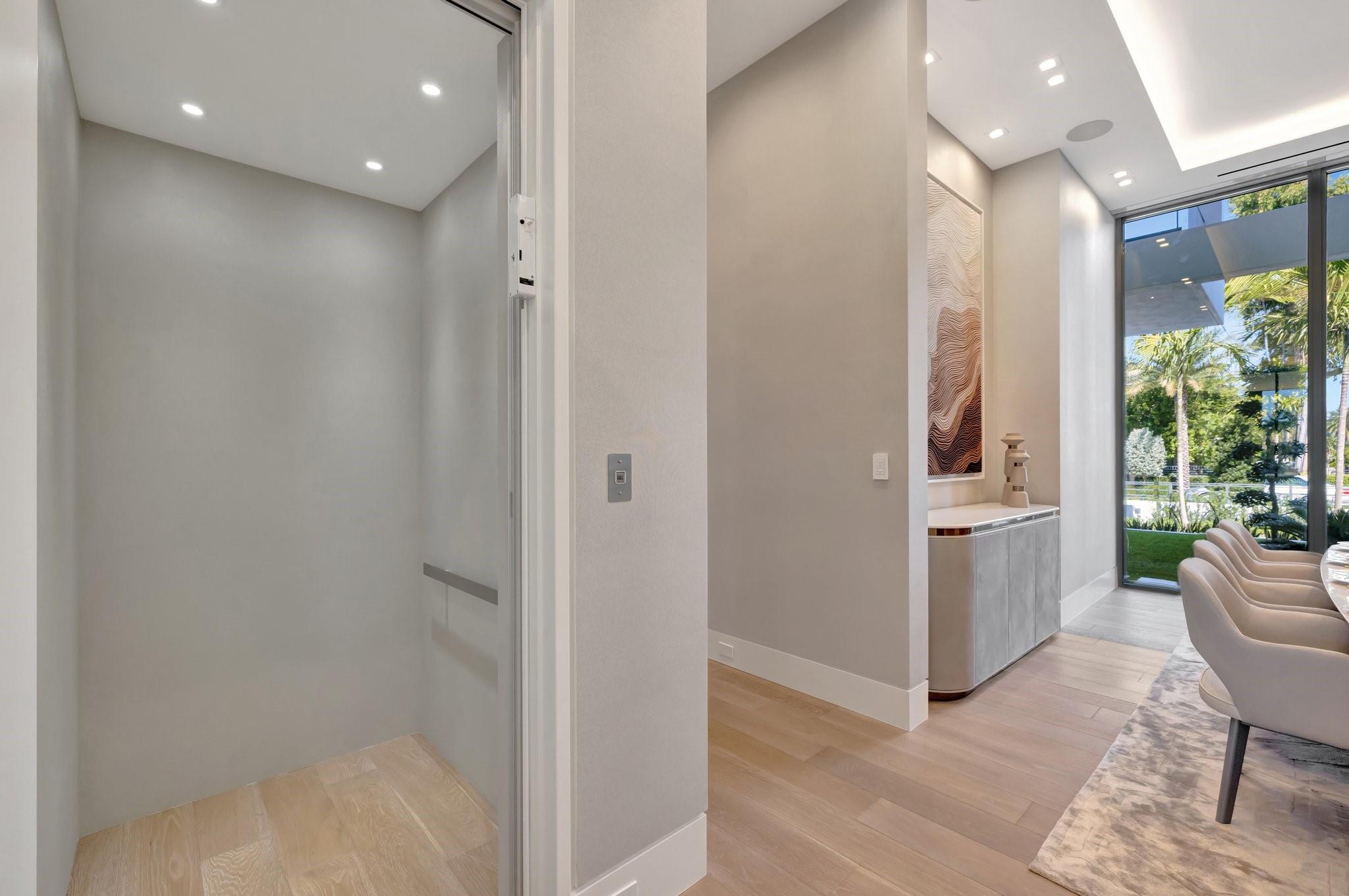 2560 Del Lago Dr Fort Lauderdale, FL 33316