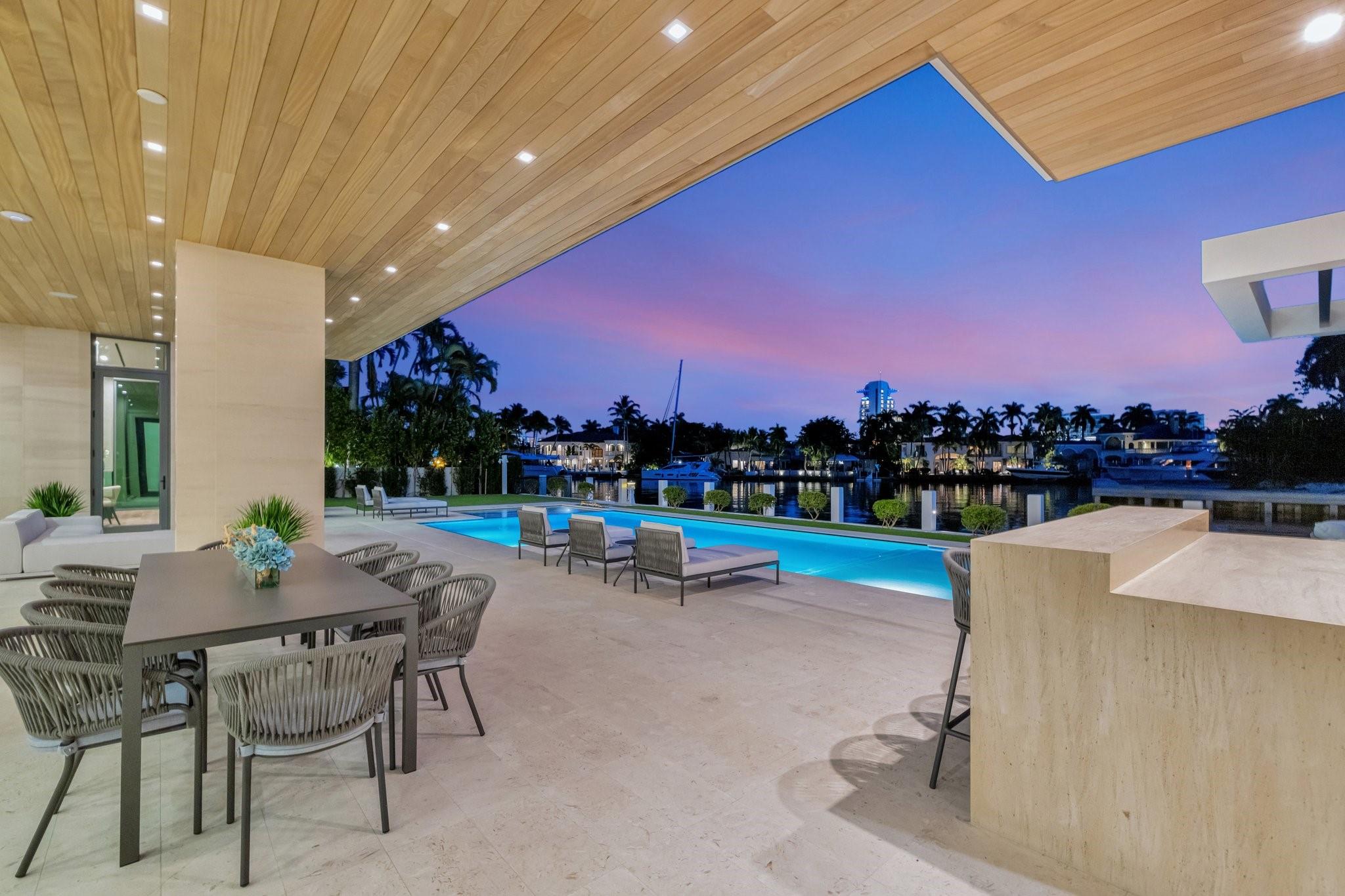 2560 Del Lago Dr Fort Lauderdale, FL 33316