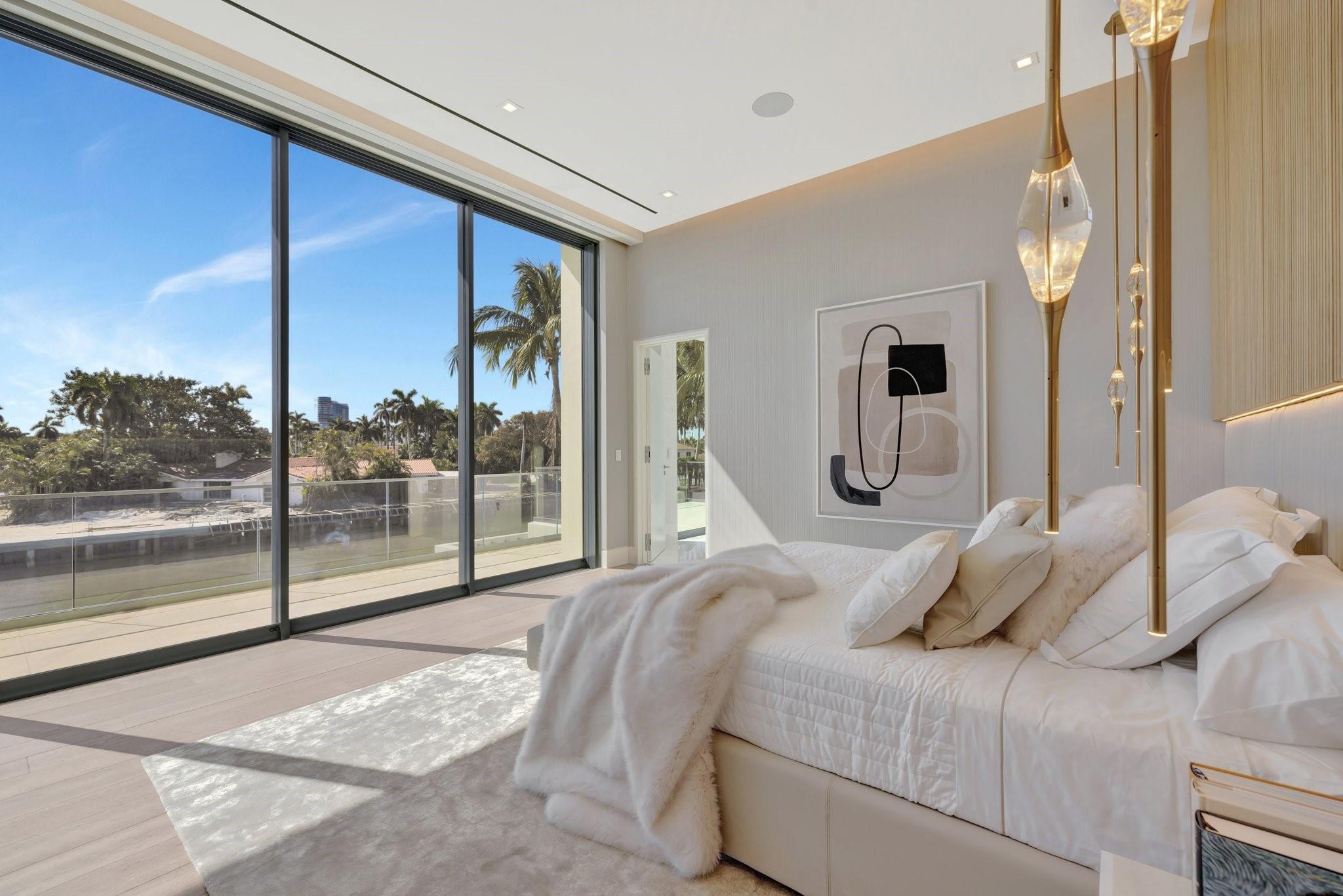 2560 Del Lago Dr Fort Lauderdale, FL 33316