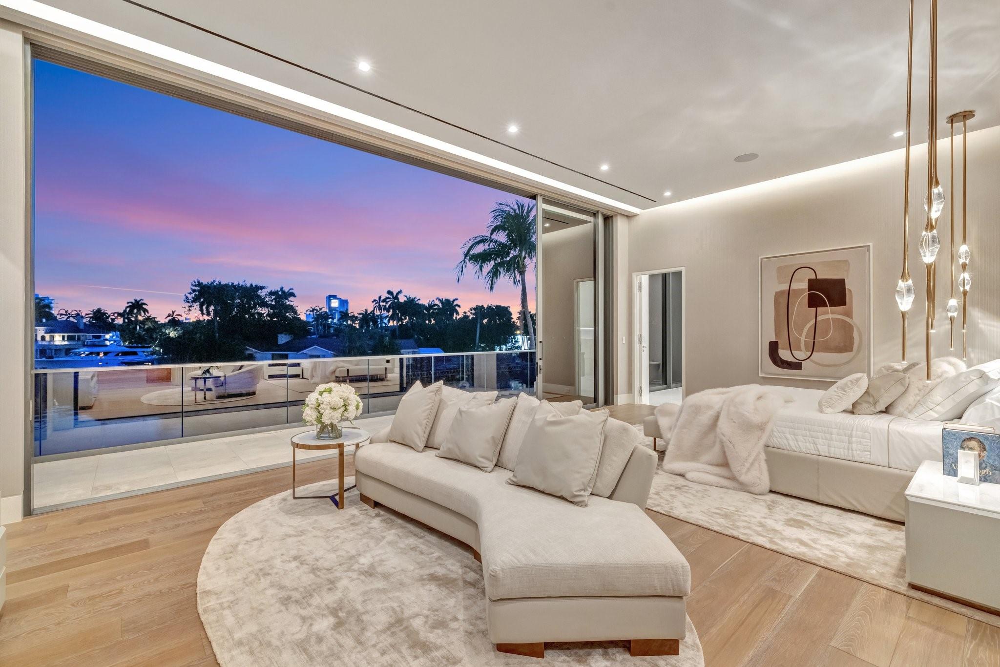 2560 Del Lago Dr Fort Lauderdale, FL 33316