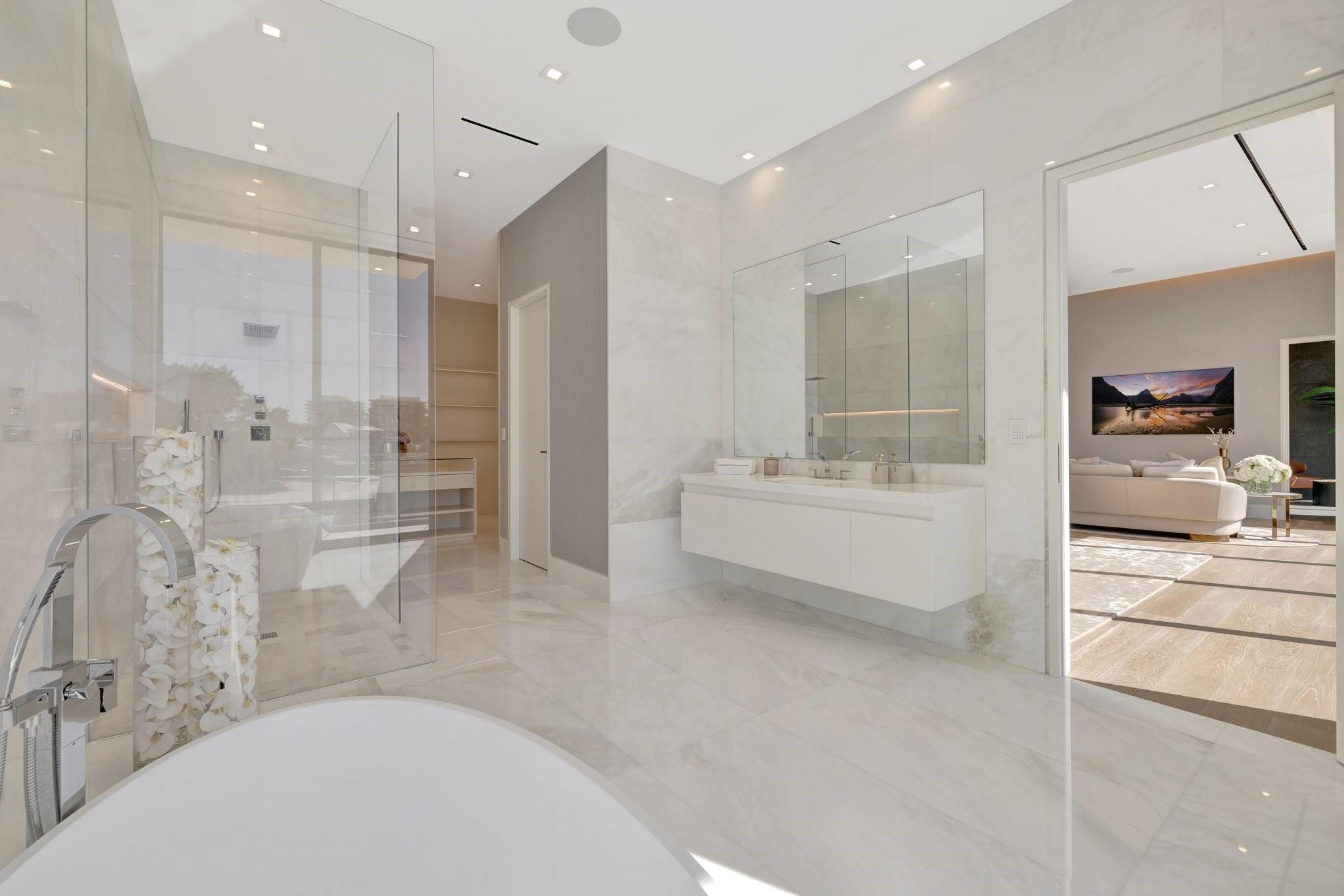 2560 Del Lago Dr Fort Lauderdale, FL 33316