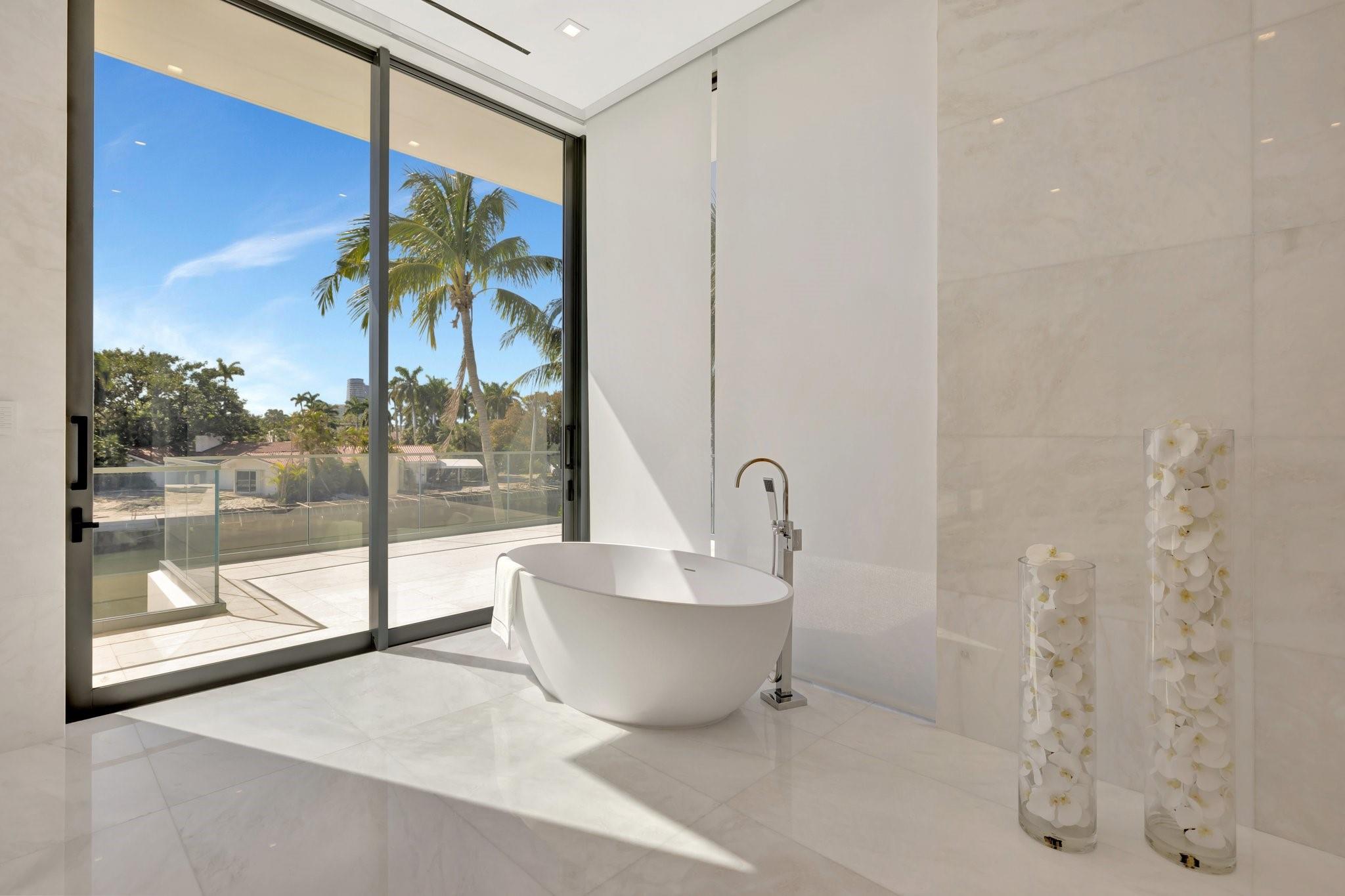 2560 Del Lago Dr Fort Lauderdale, FL 33316